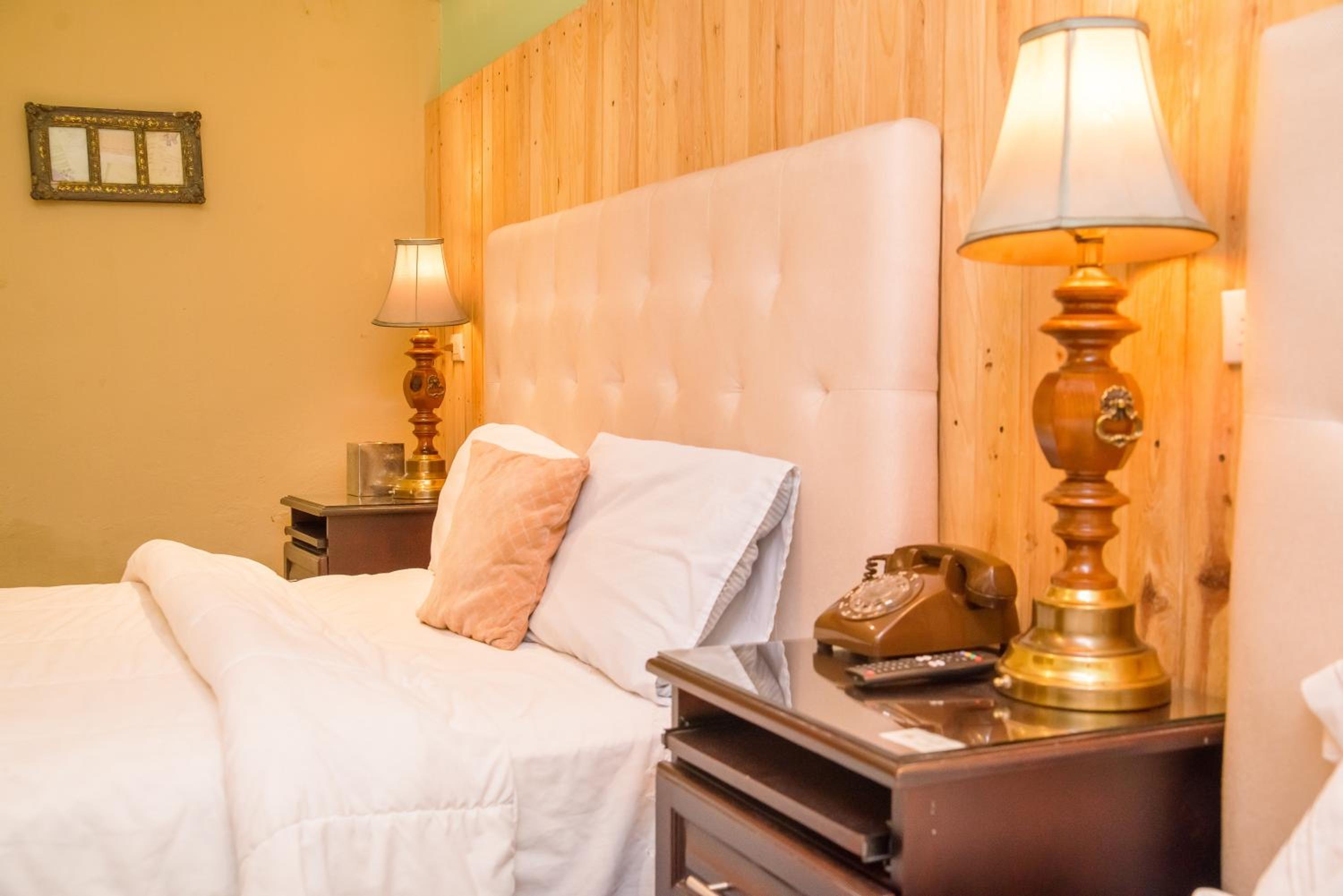 Deluxe Double Room (2 Adults + 1 Child)