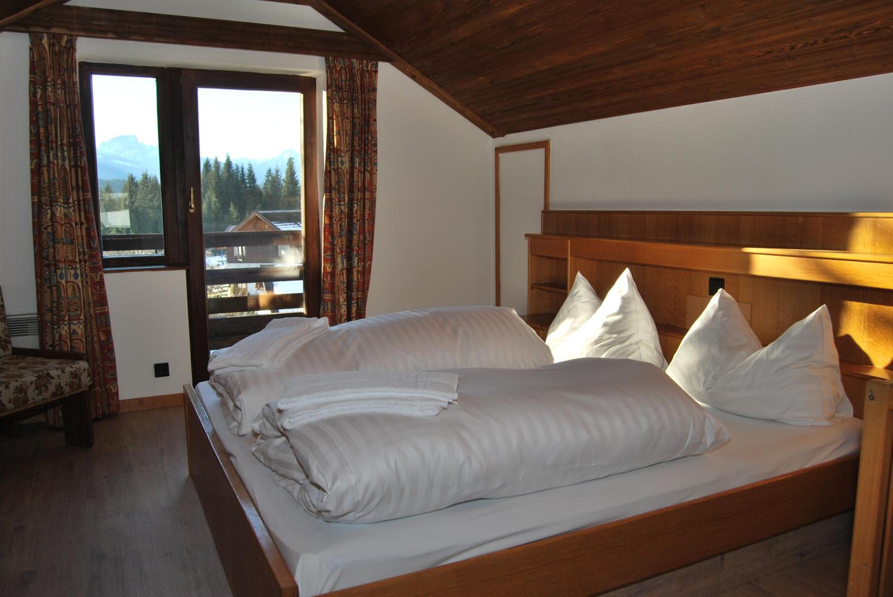 Three-Bedroom House photo 3