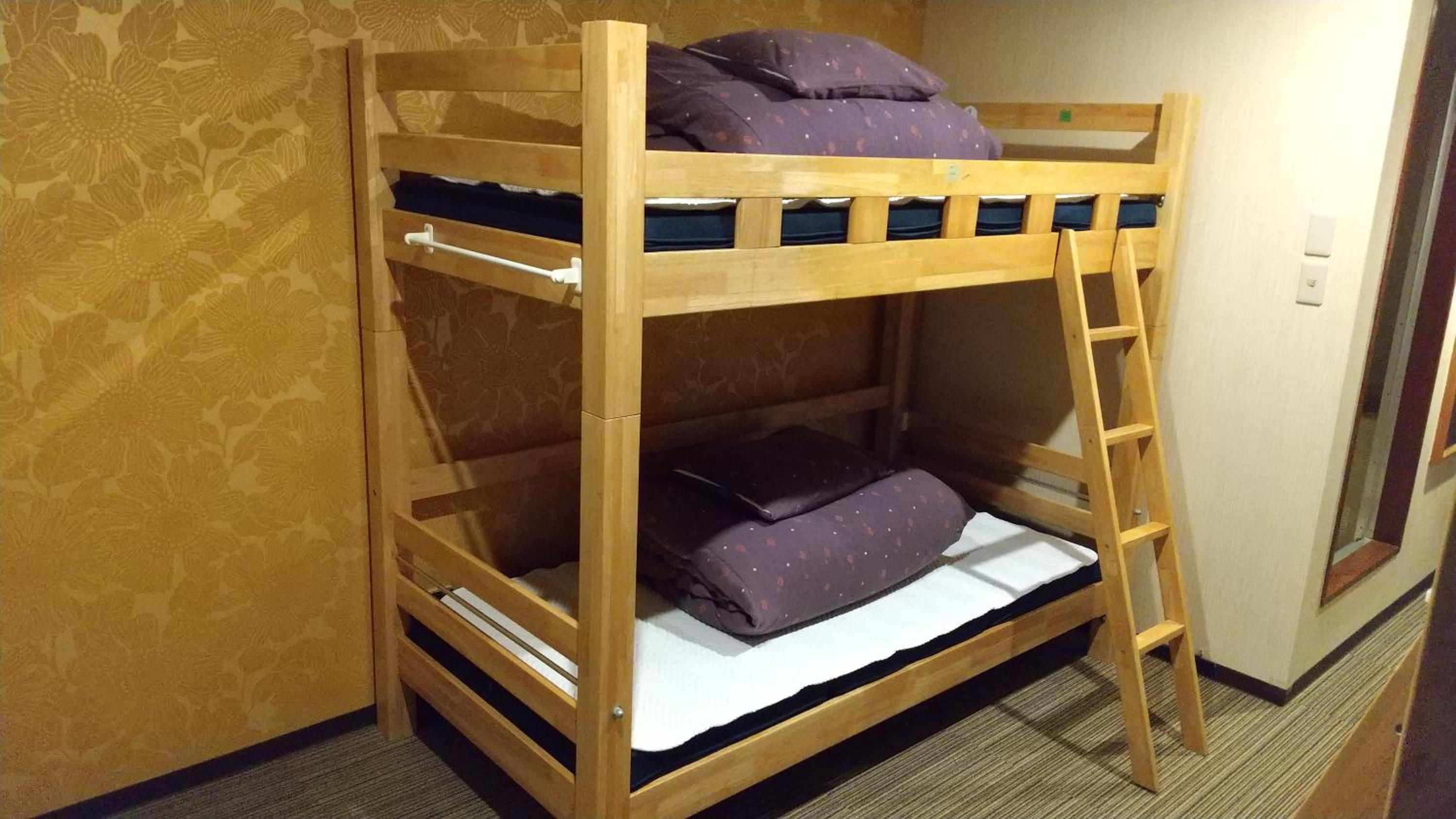 Economy Twin Room - Photo 3