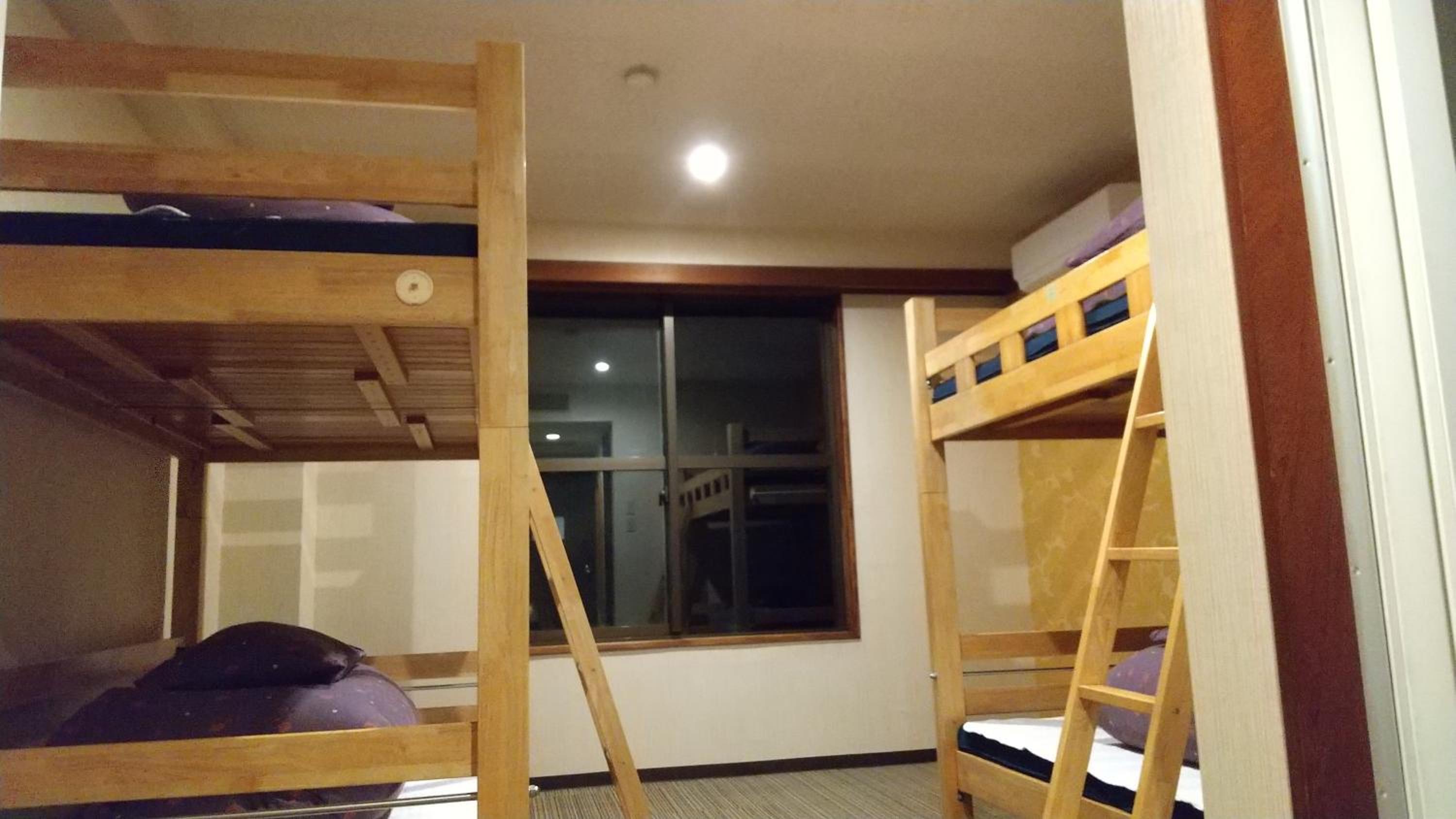 Economy Quadruple Room - Photo 5