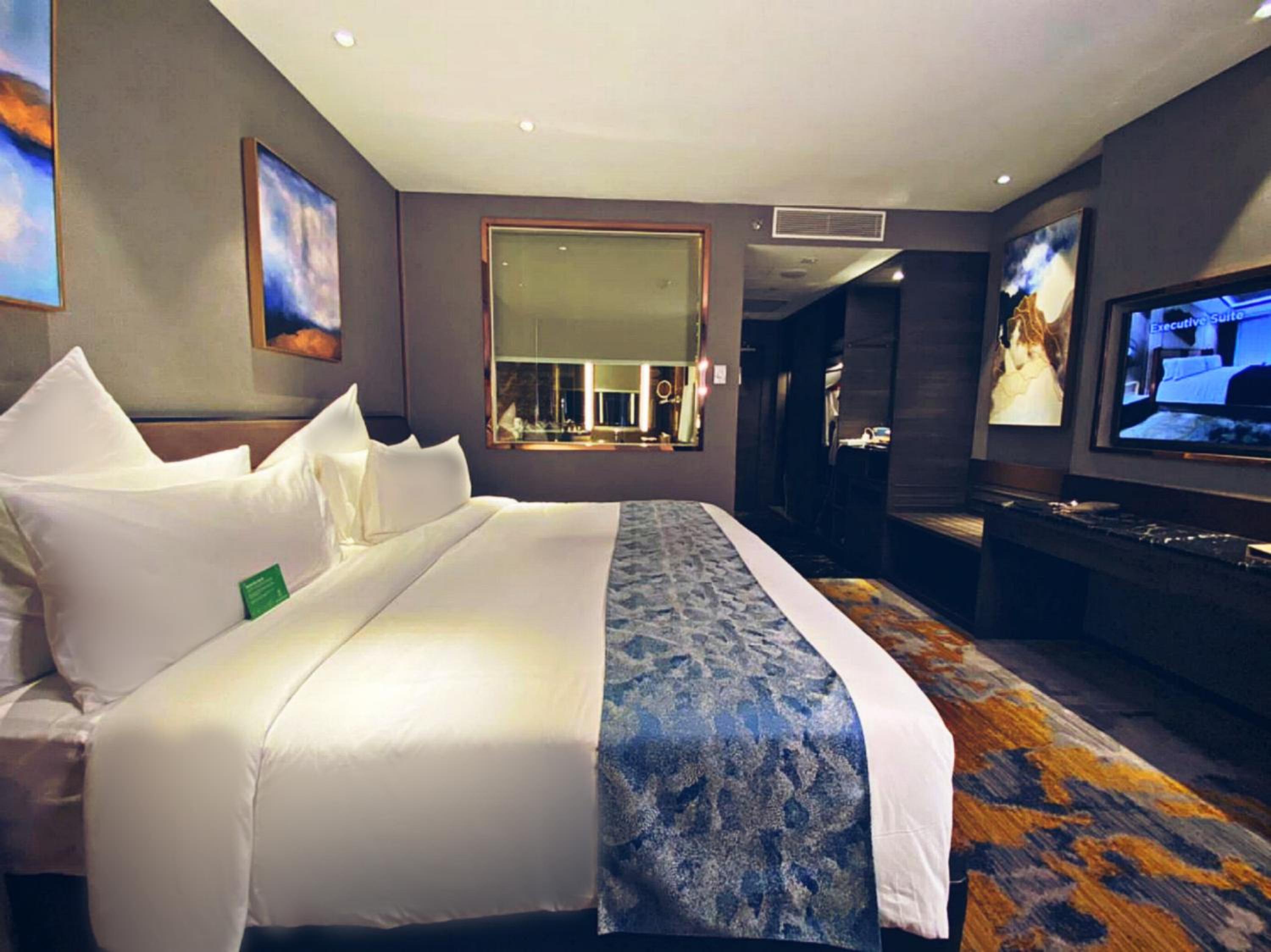Deluxe King Room - Photo 4