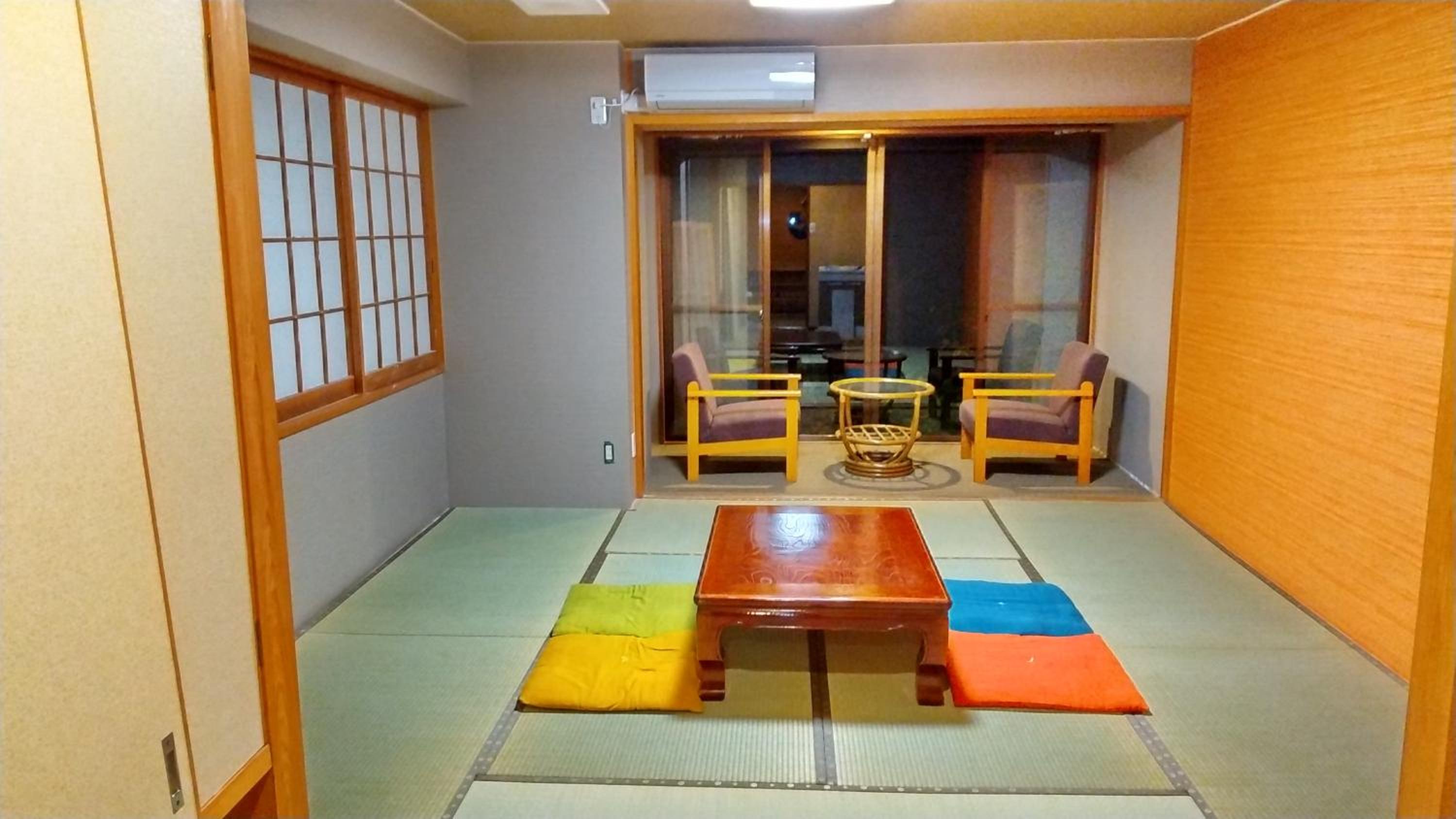 Japanese-Style Quadruple Room photo 3