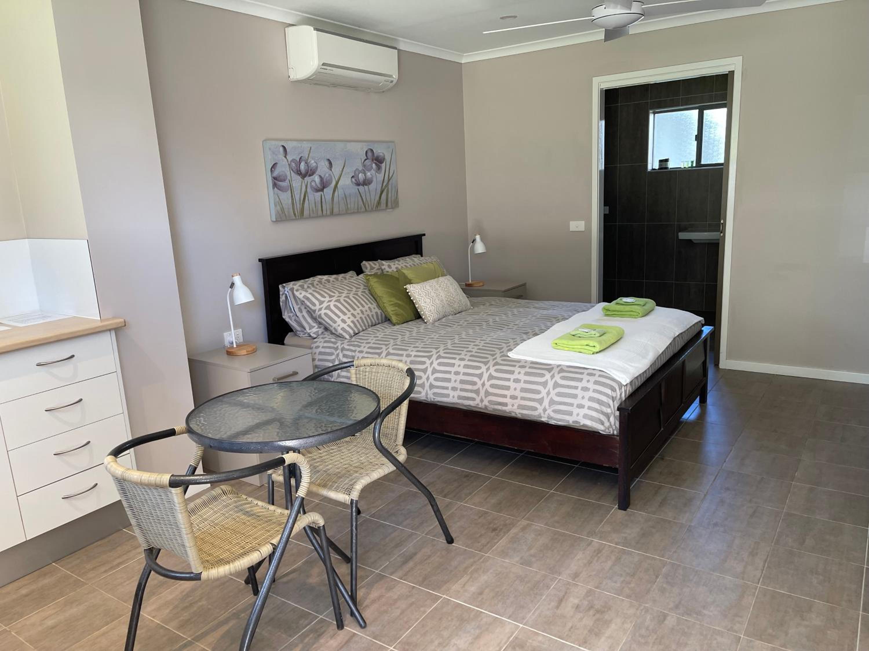 Standard Queen Room - Photo 14