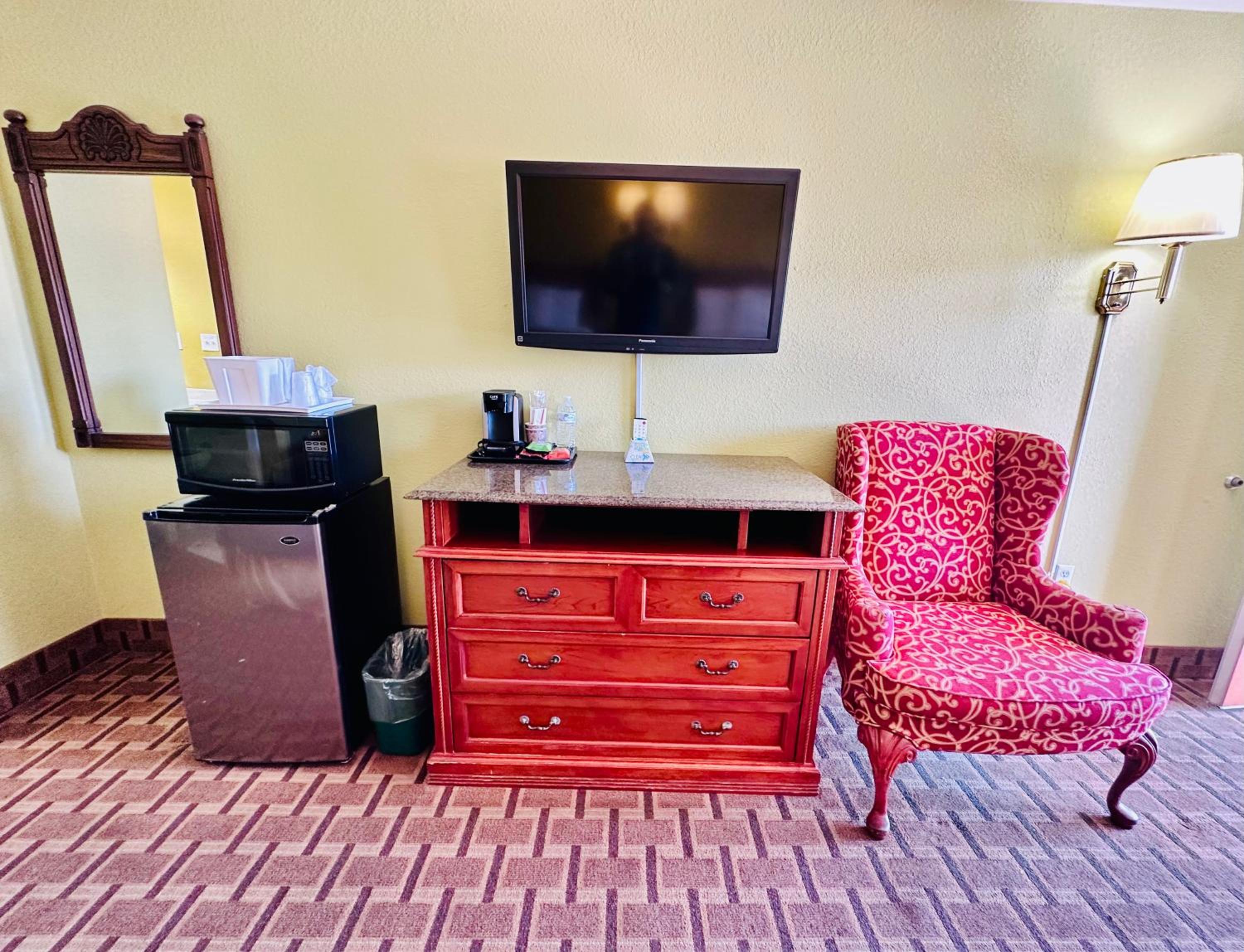 Standard Queen Room photo 2
