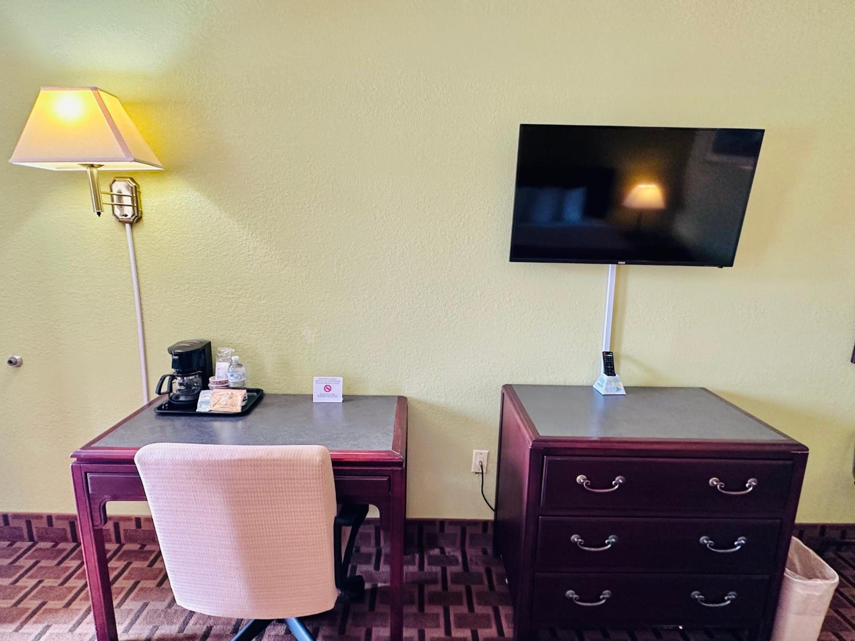 Standard King Room photo 2