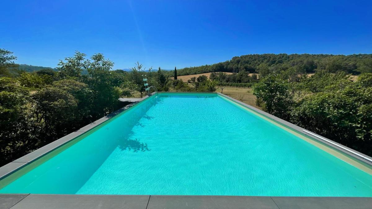 Villa photo 2
