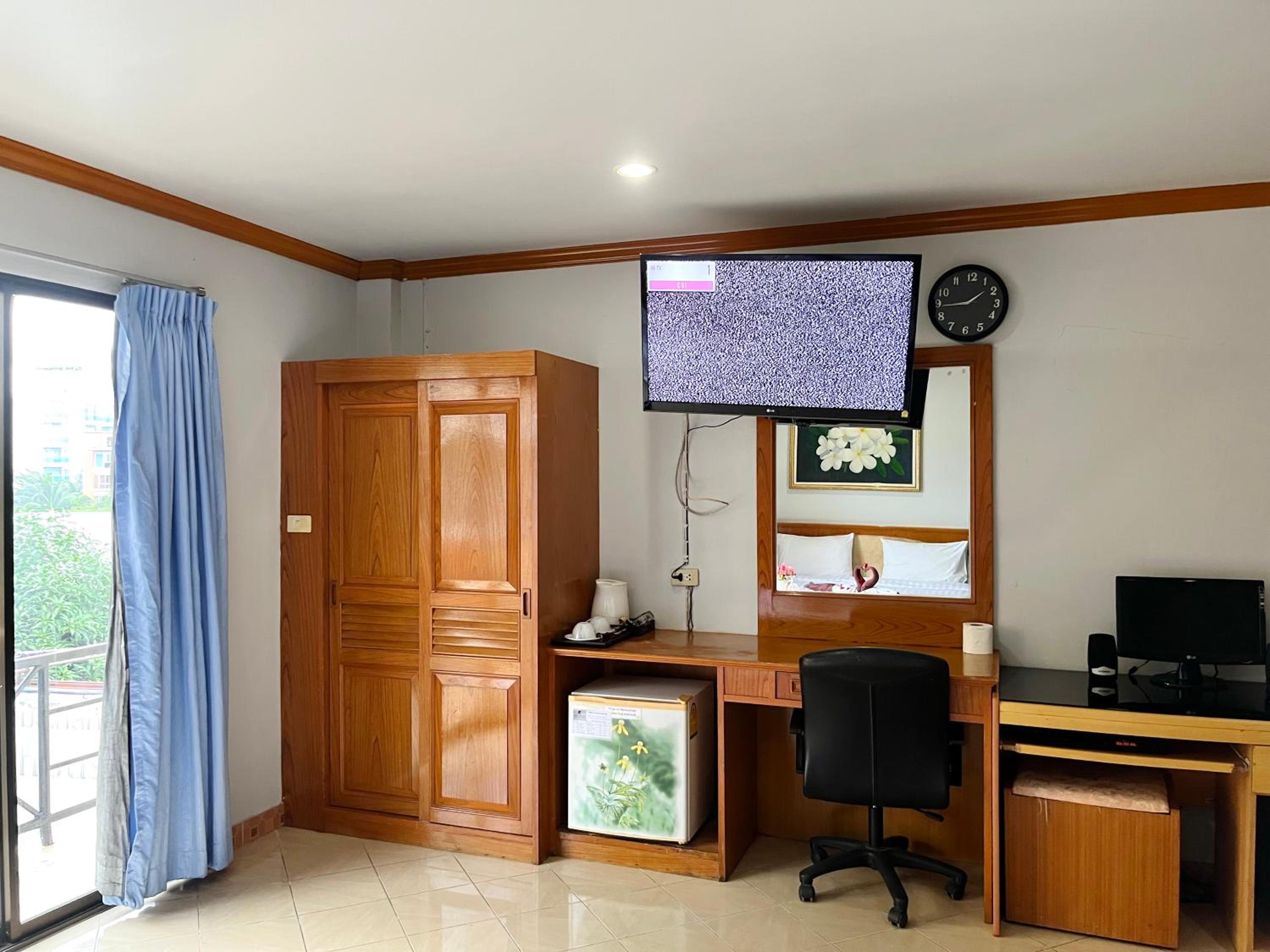 Deluxe Double Room - Photo 19
