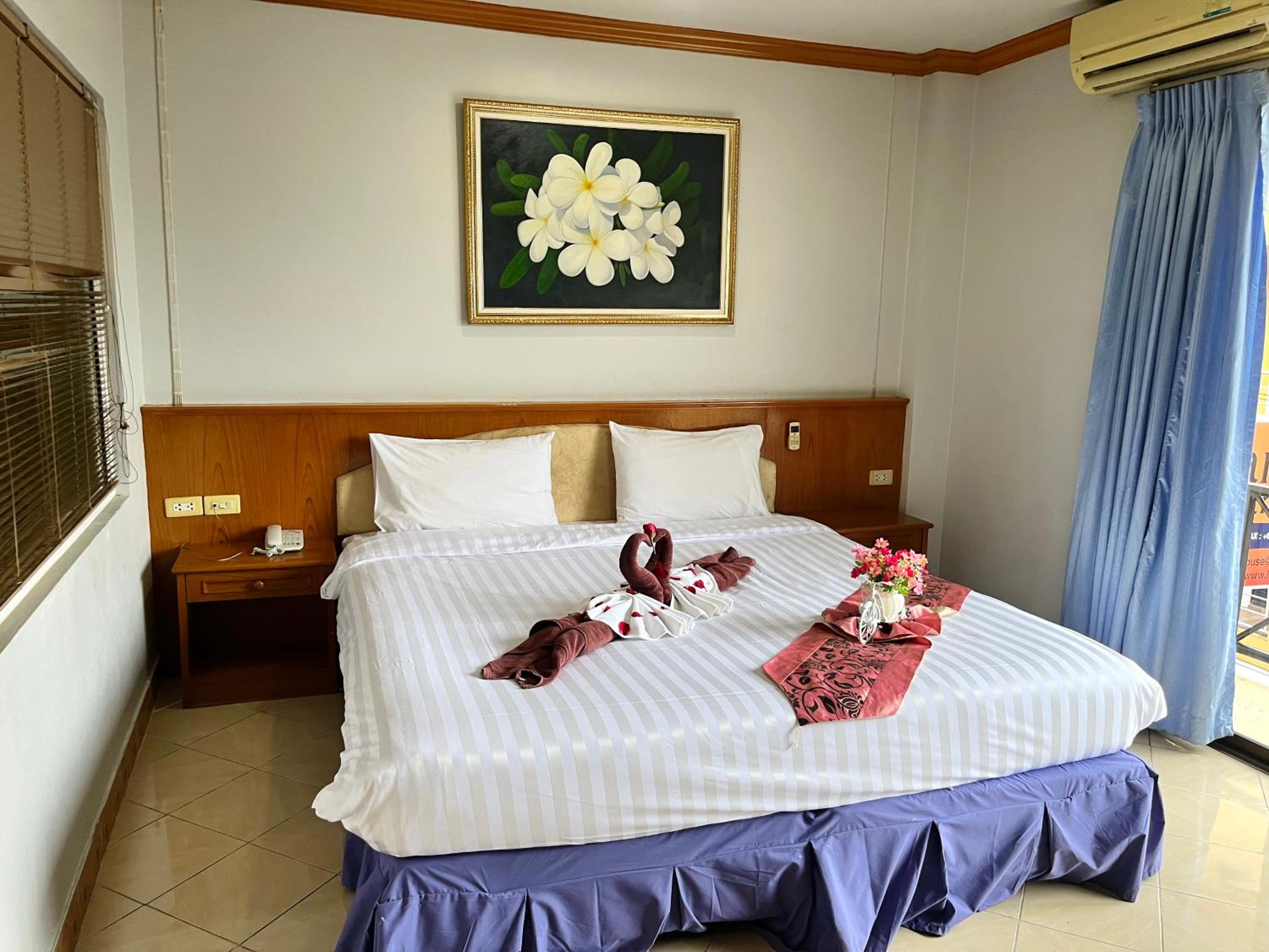 Deluxe Double Room - Photo 20