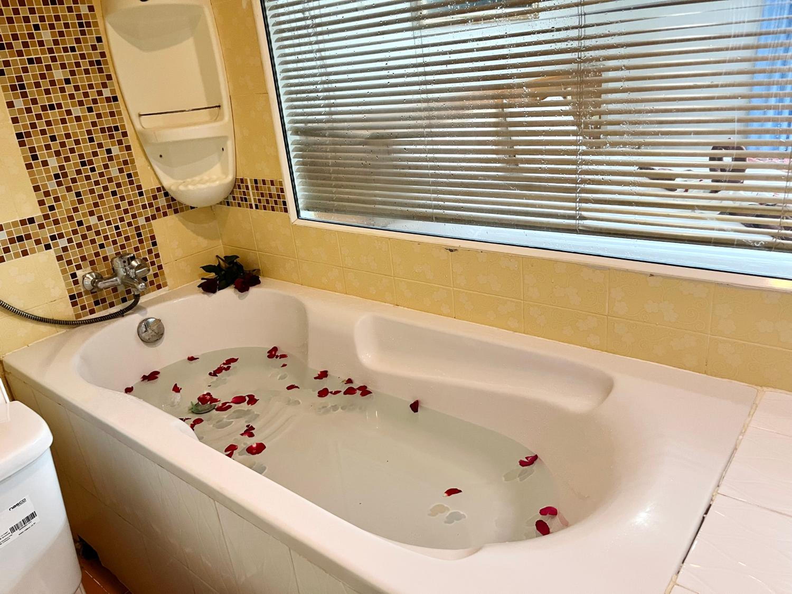 Deluxe Double Room - Photo 16