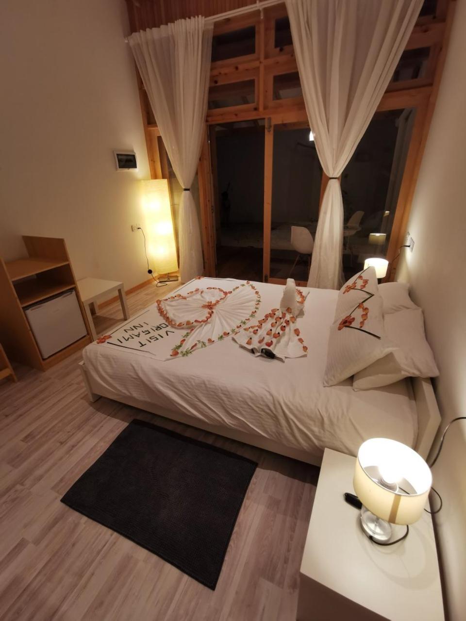 Deluxe Double Room (2 Adults + 1 Child)