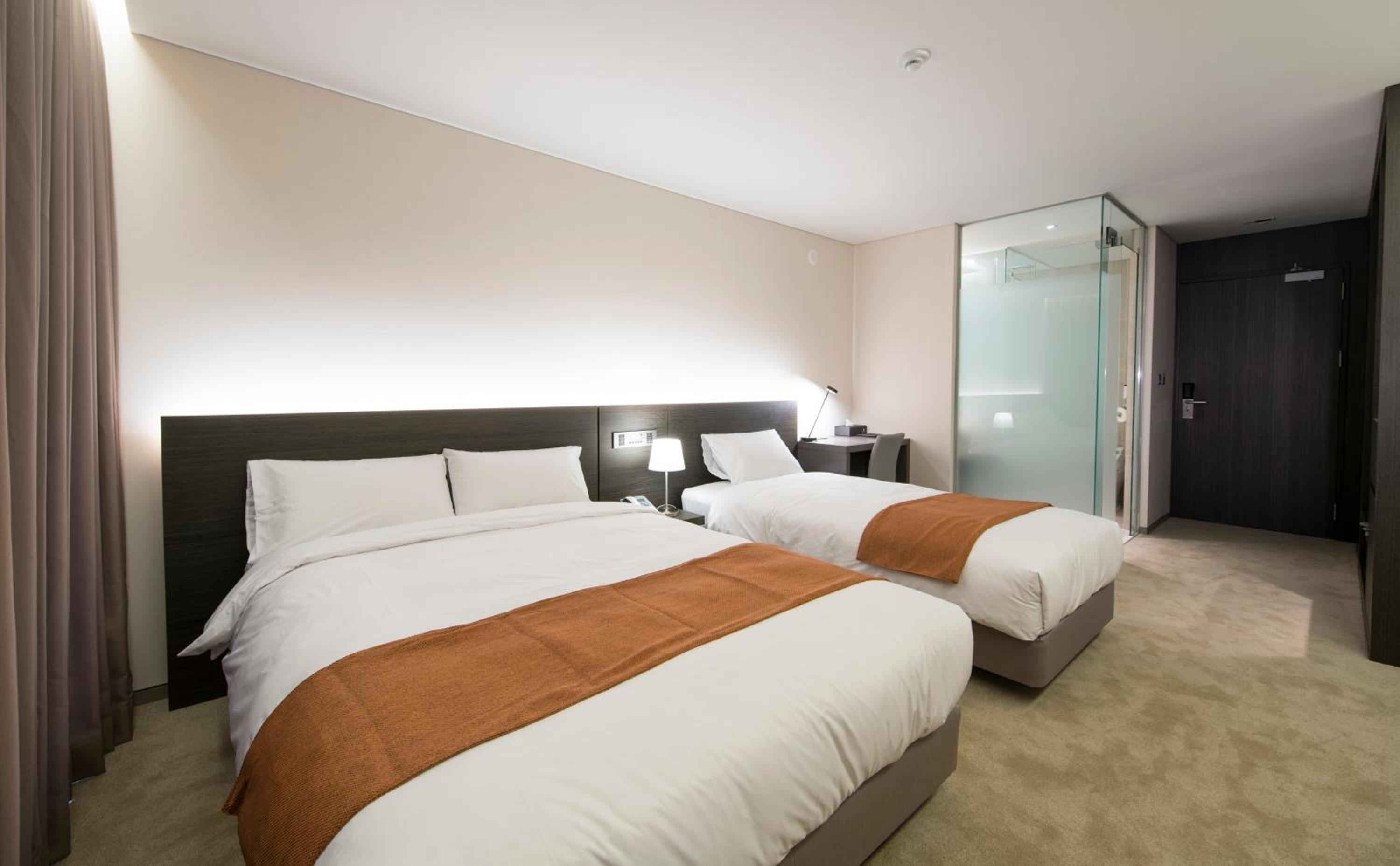 Deluxe Twin Room with Sea View - Photo 2
