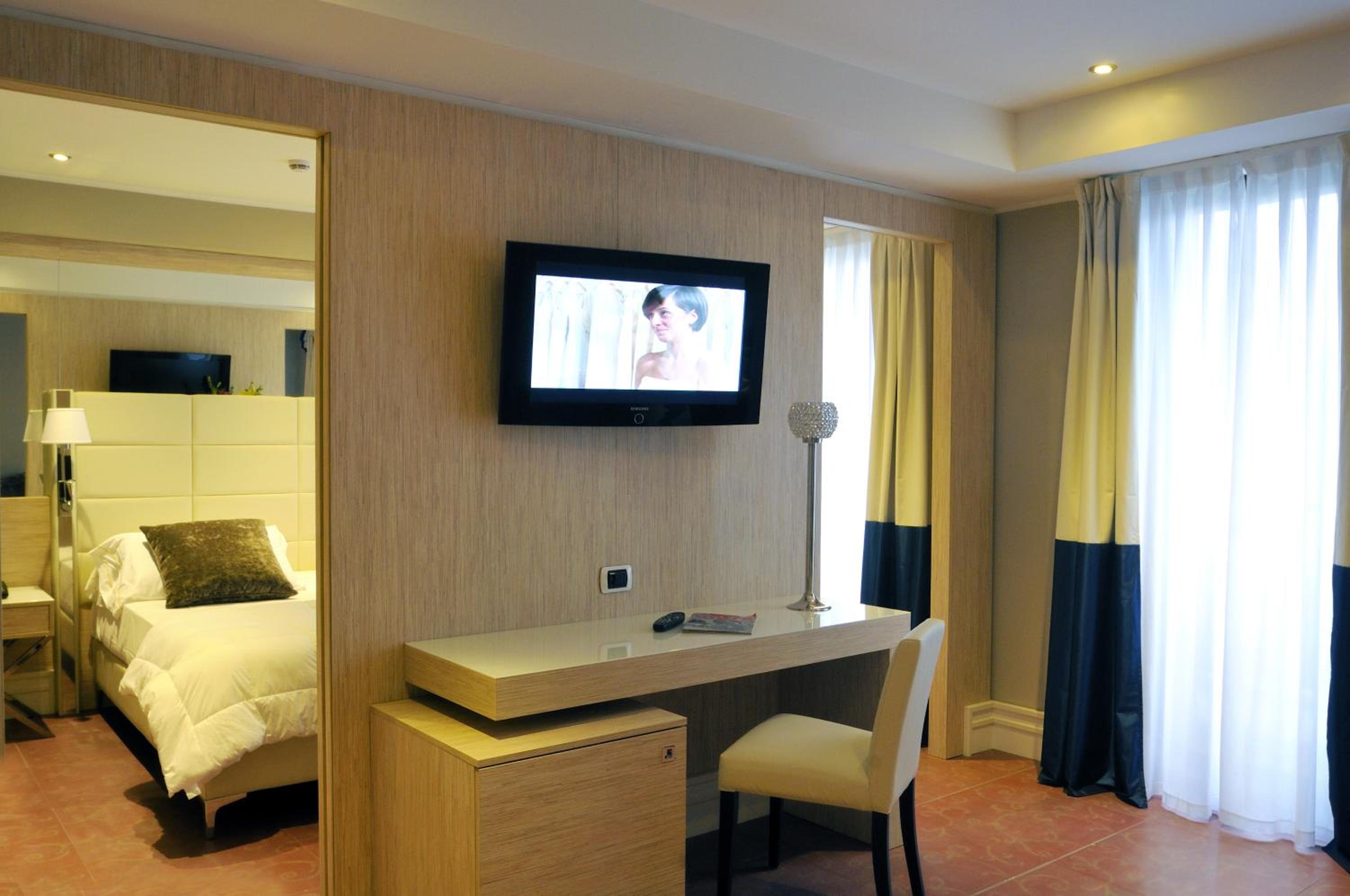Suite with Lake View photo 1