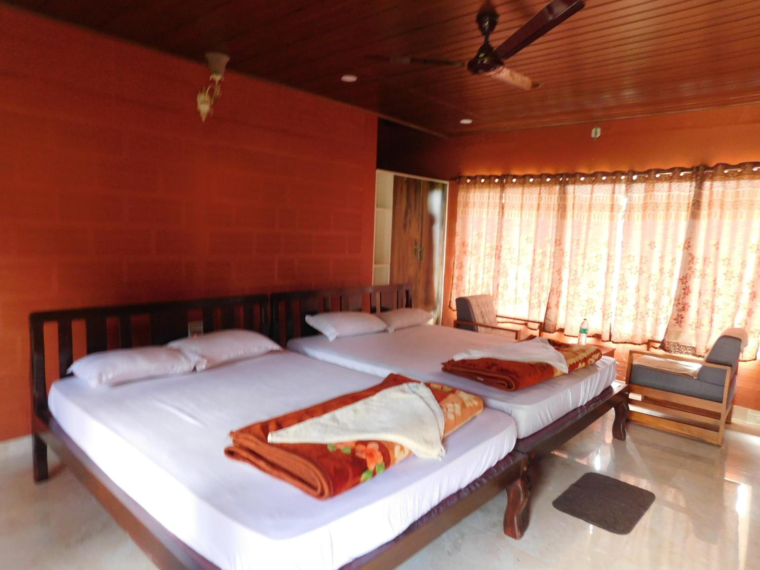 Double or Twin Room with Balcony photo 2