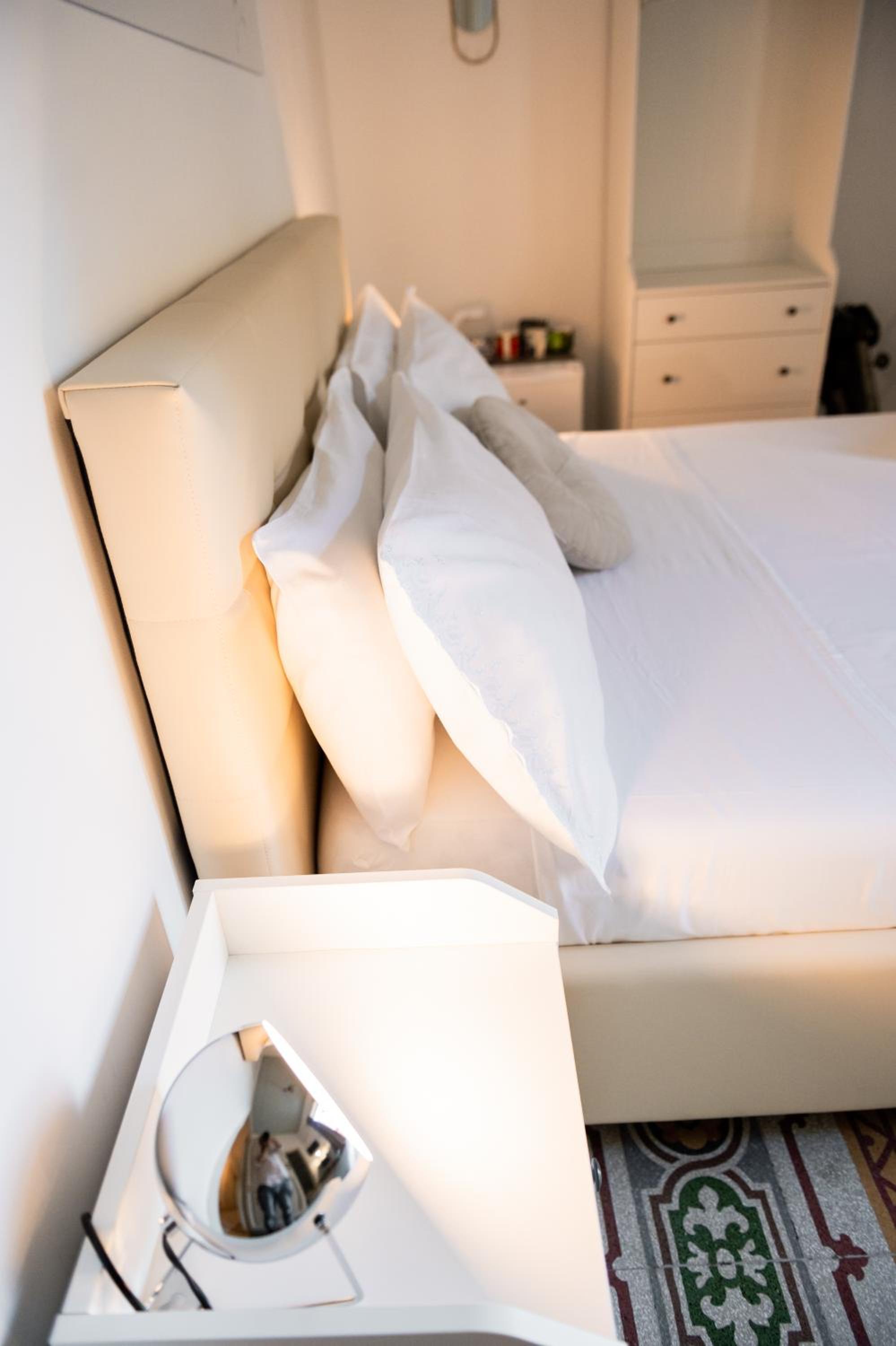 Double Room with Balcony - Photo 6