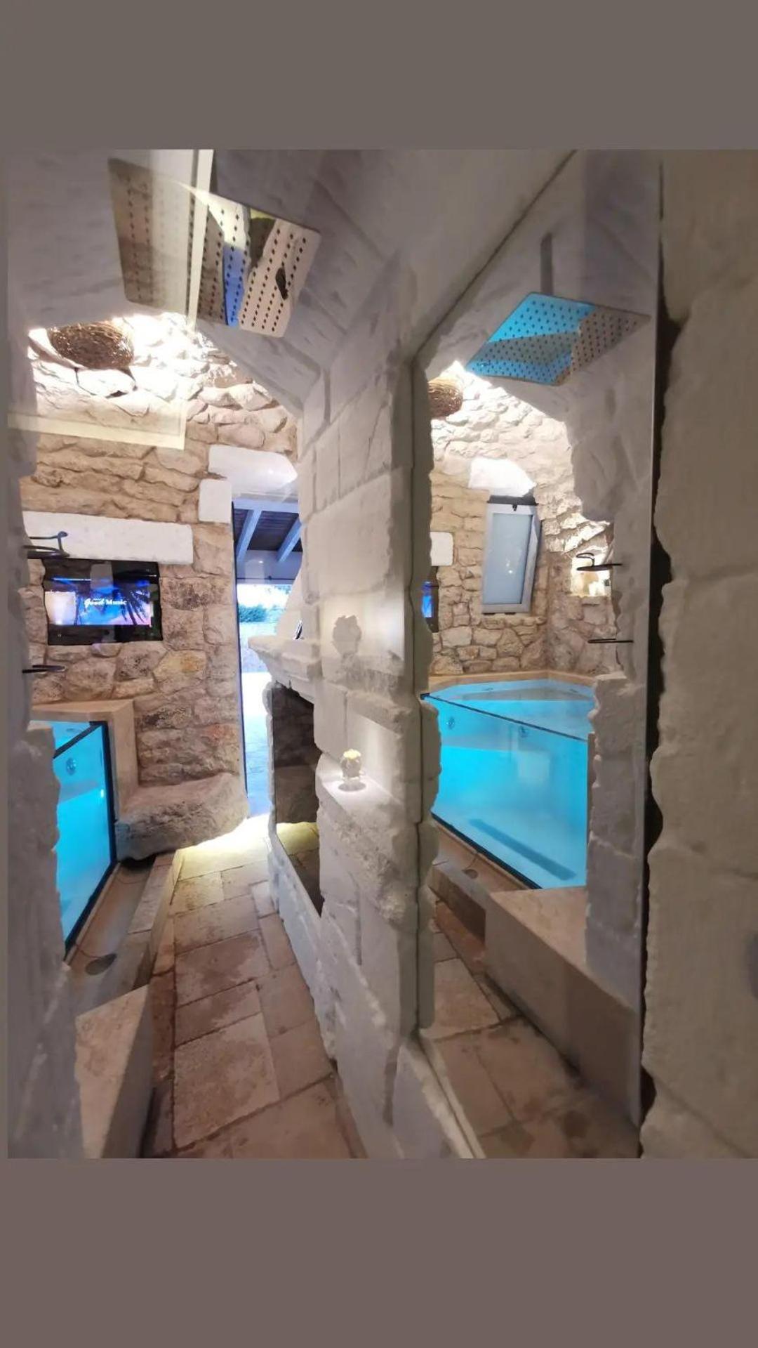 Suite with Private Pool - Photo 3