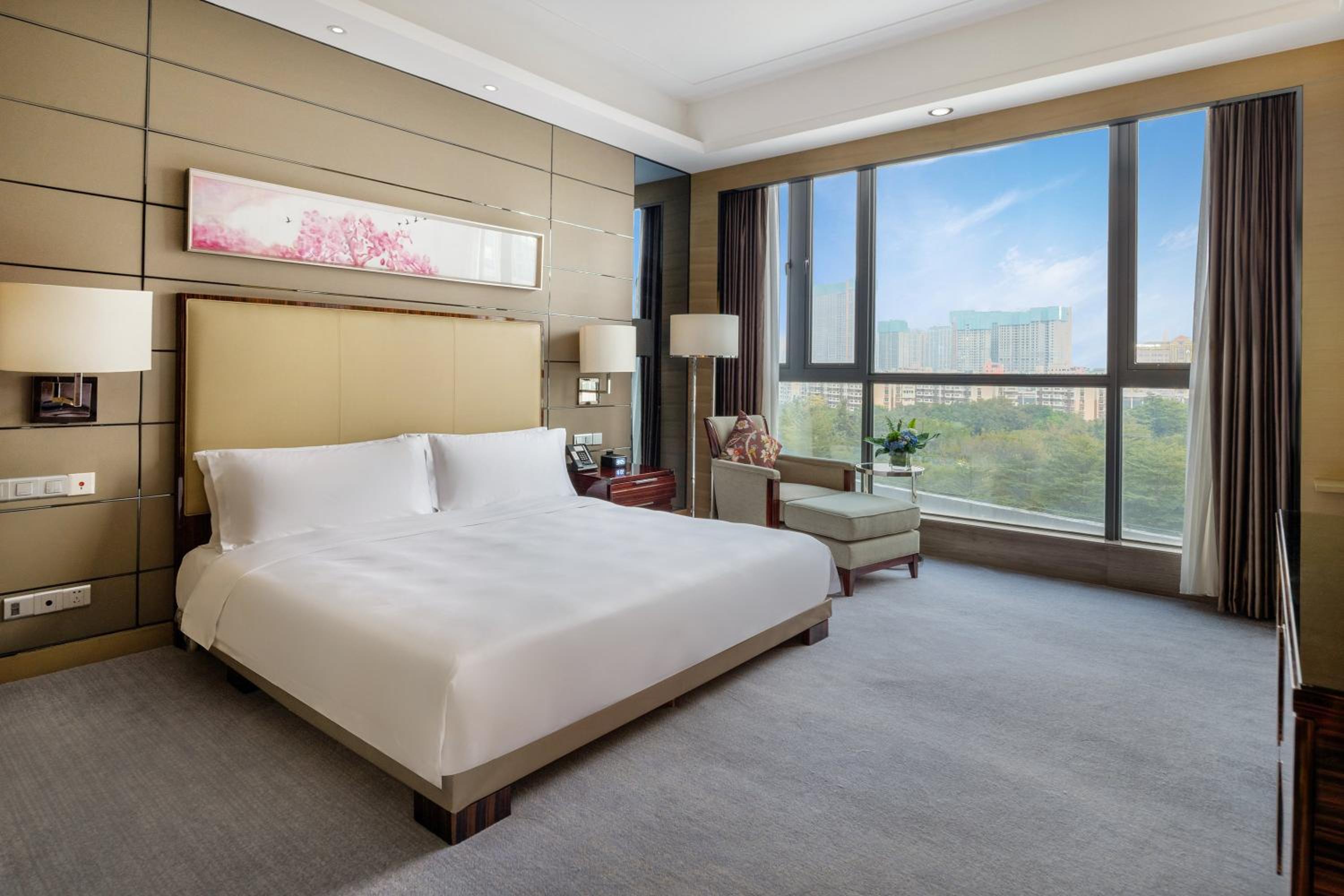 Standard King Room - Accessible - Photo 1
