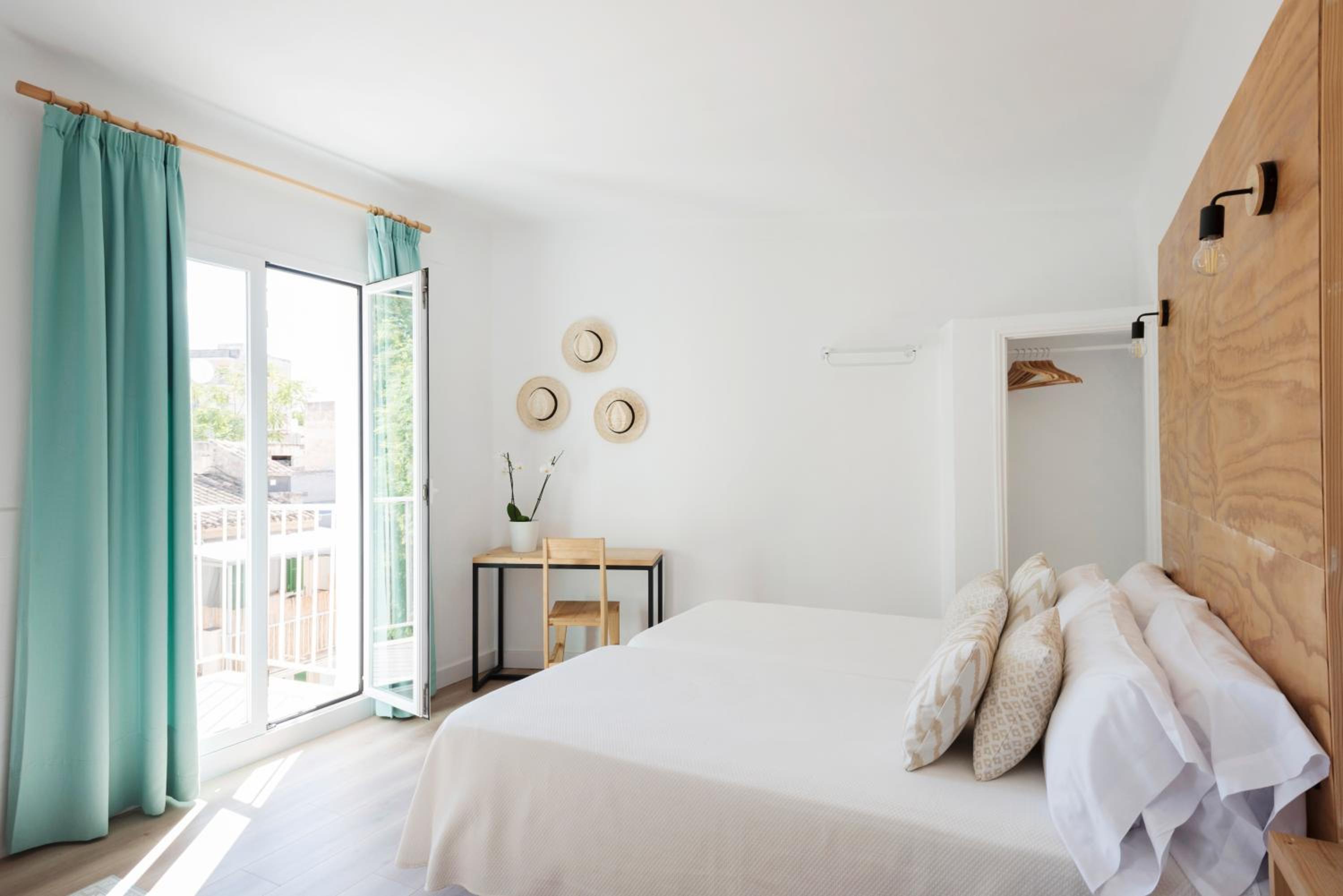 Twin Room with Balcony photo 2