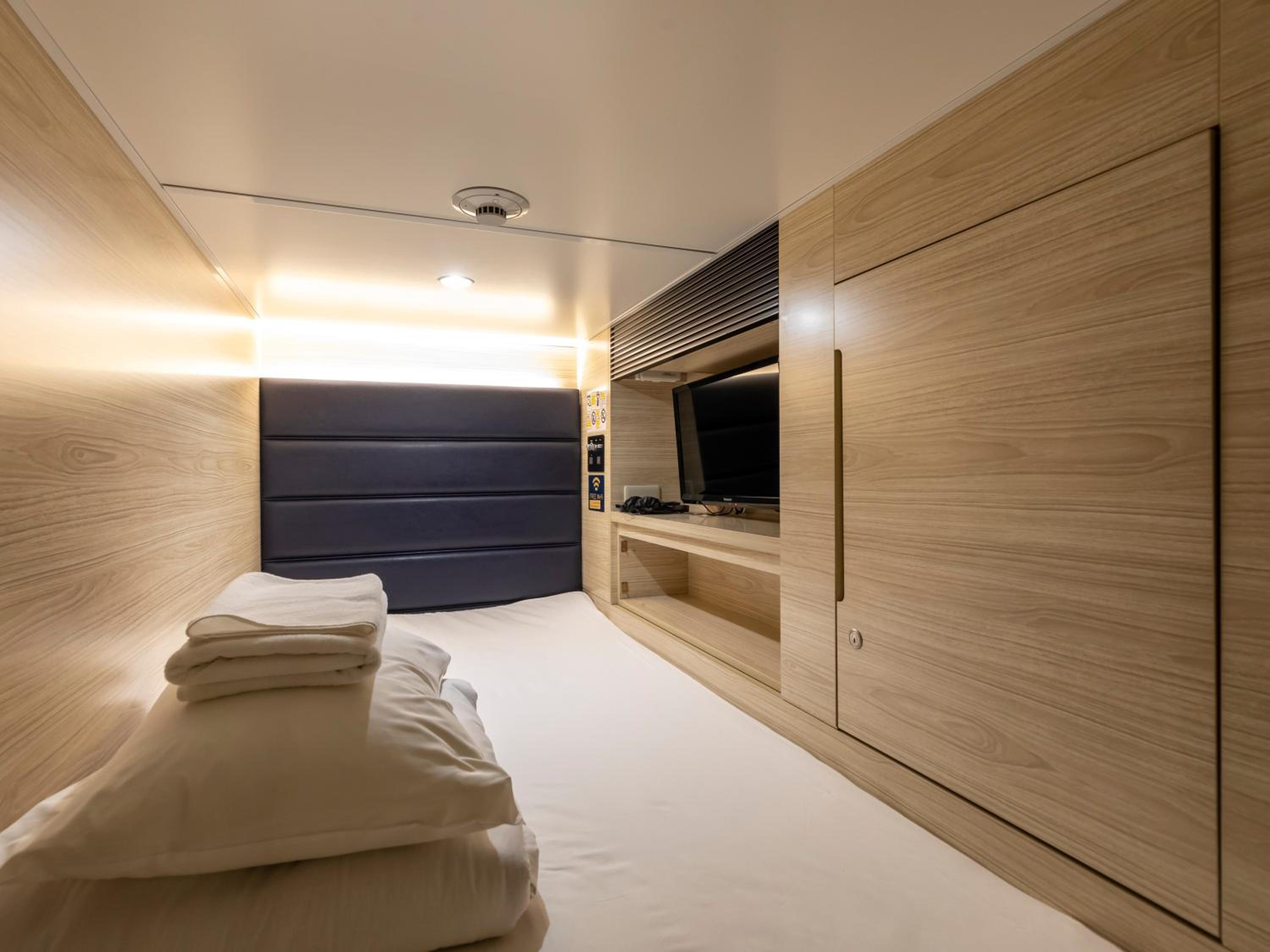 Standard Capsule Room for Male