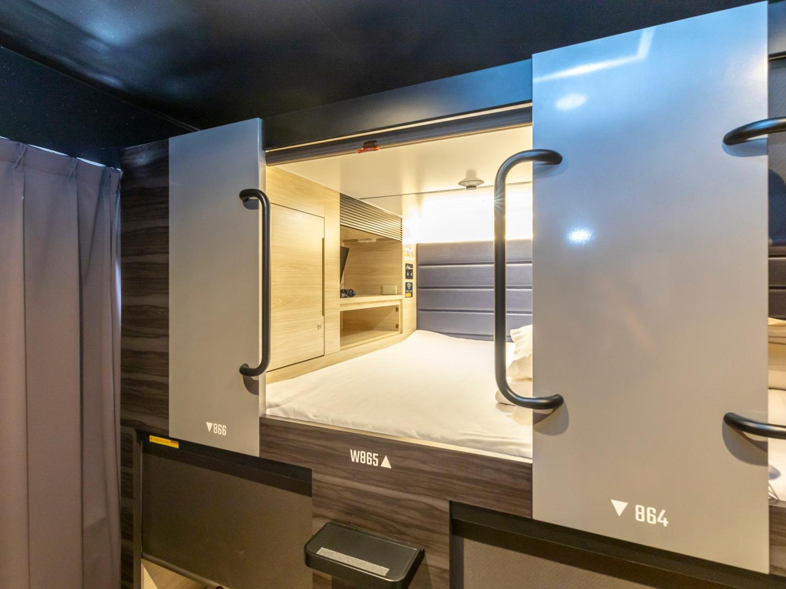 Superior Capsule Room for Female