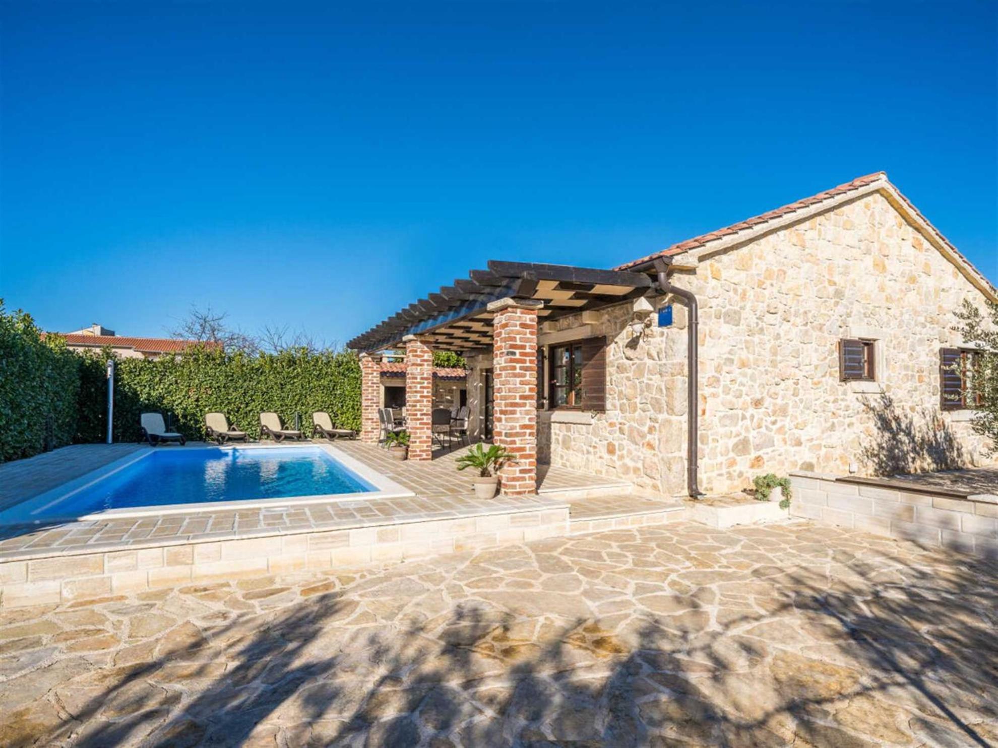 Villa photo 2