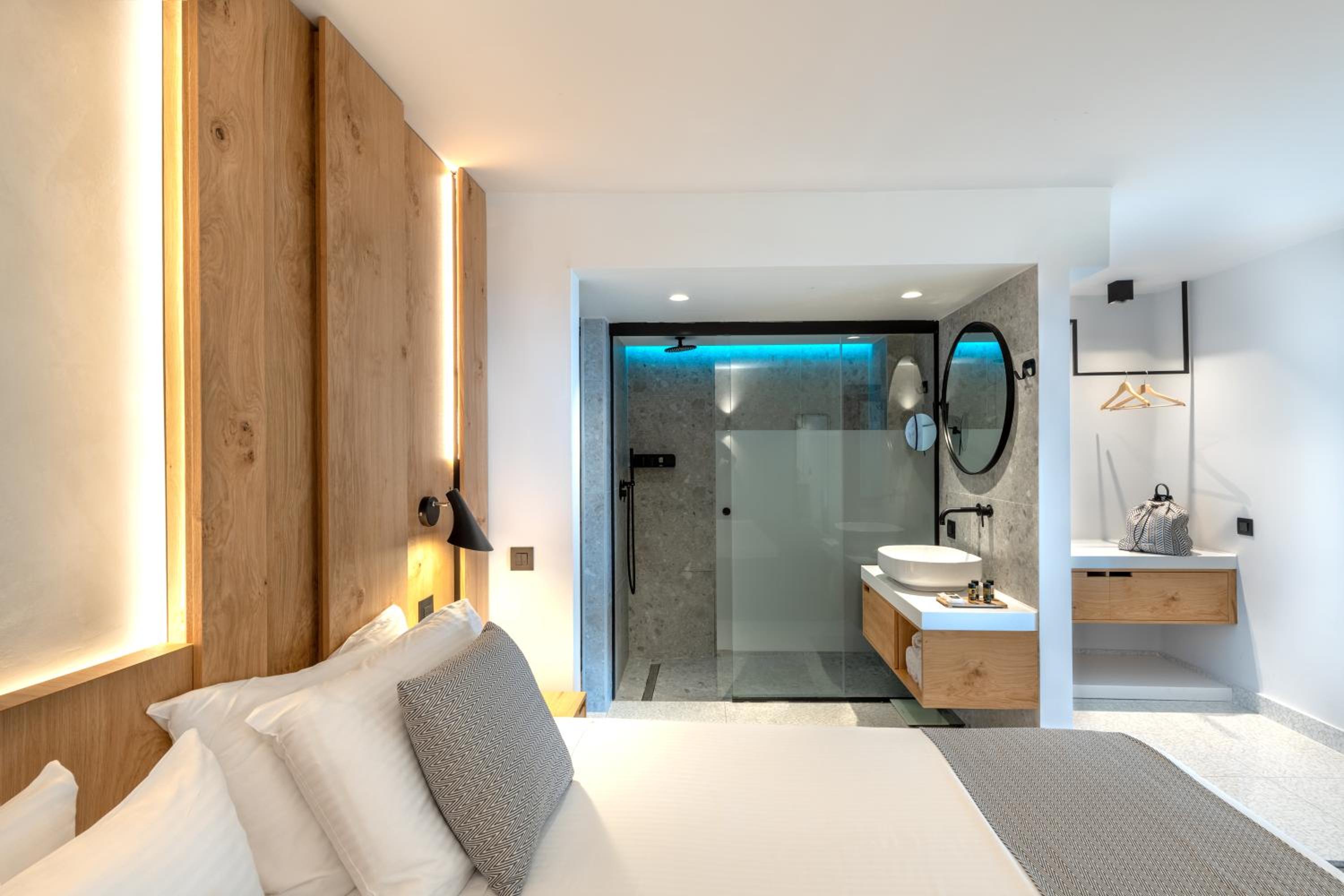 Bungalow with Outdoor Jacuzzi