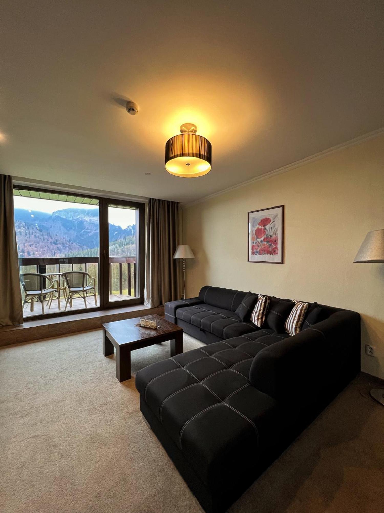 Deluxe Suite with Mountain View