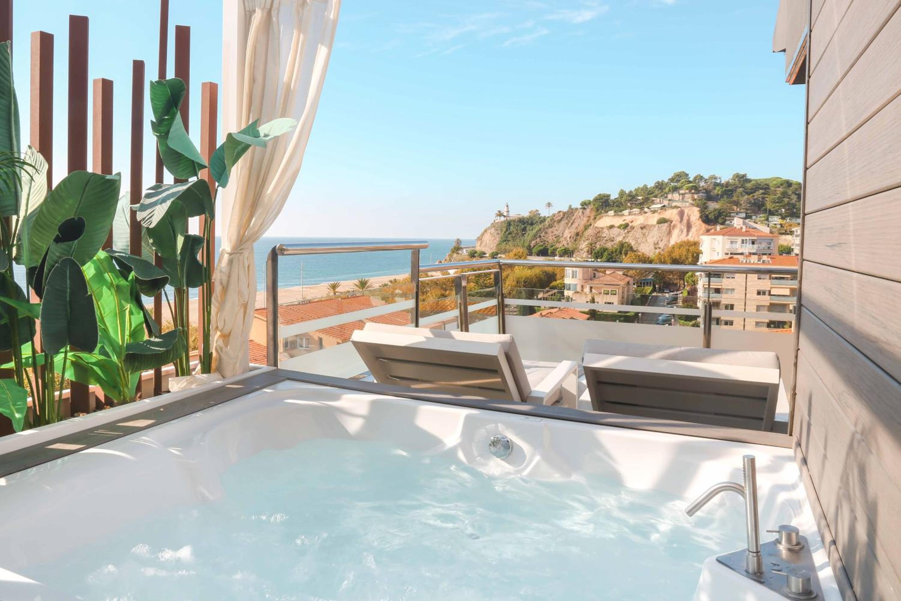 Deluxe Suite with Sea View photo 3