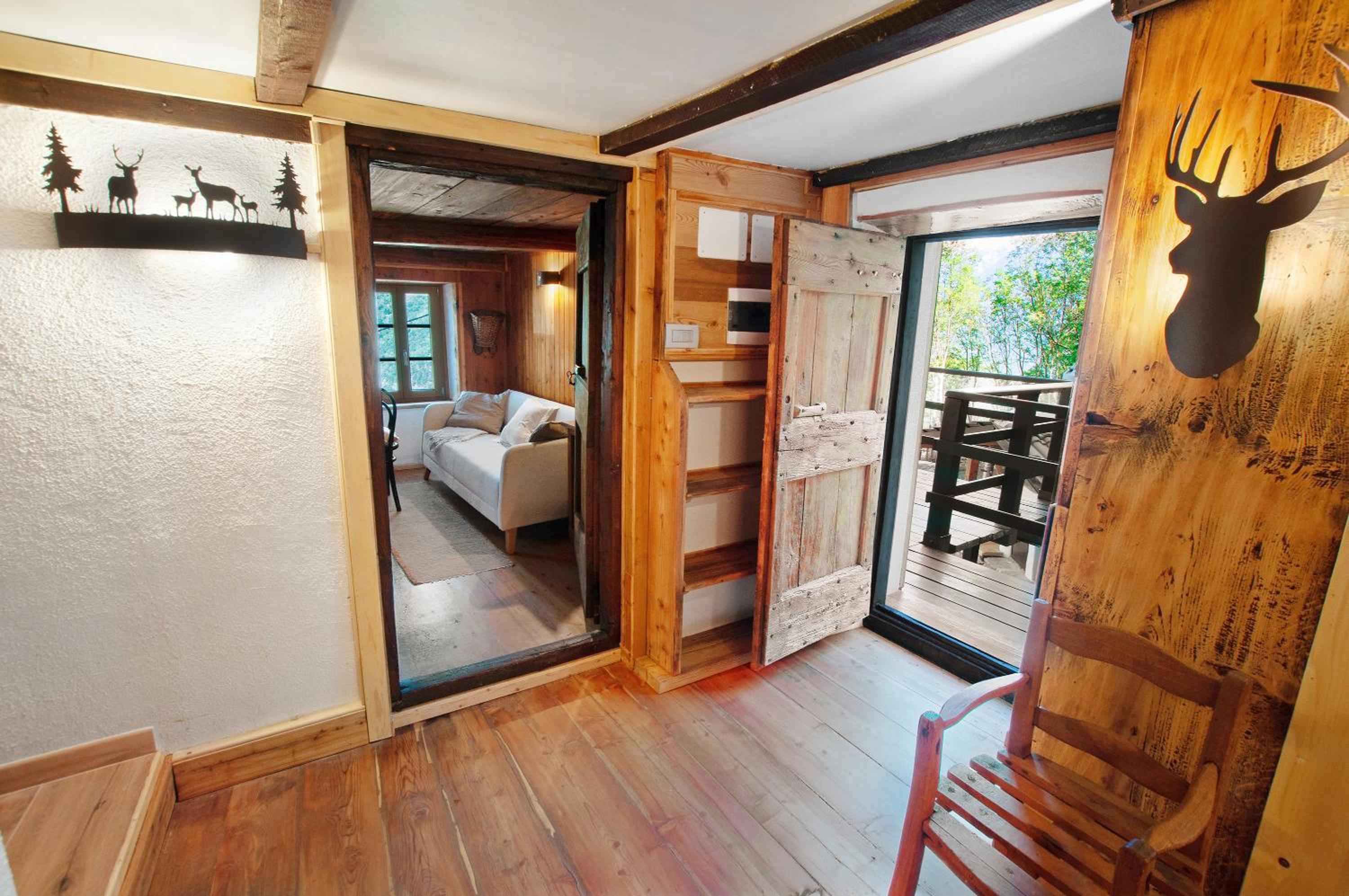 Three-Bedroom Apartment with Mountain View photo 1
