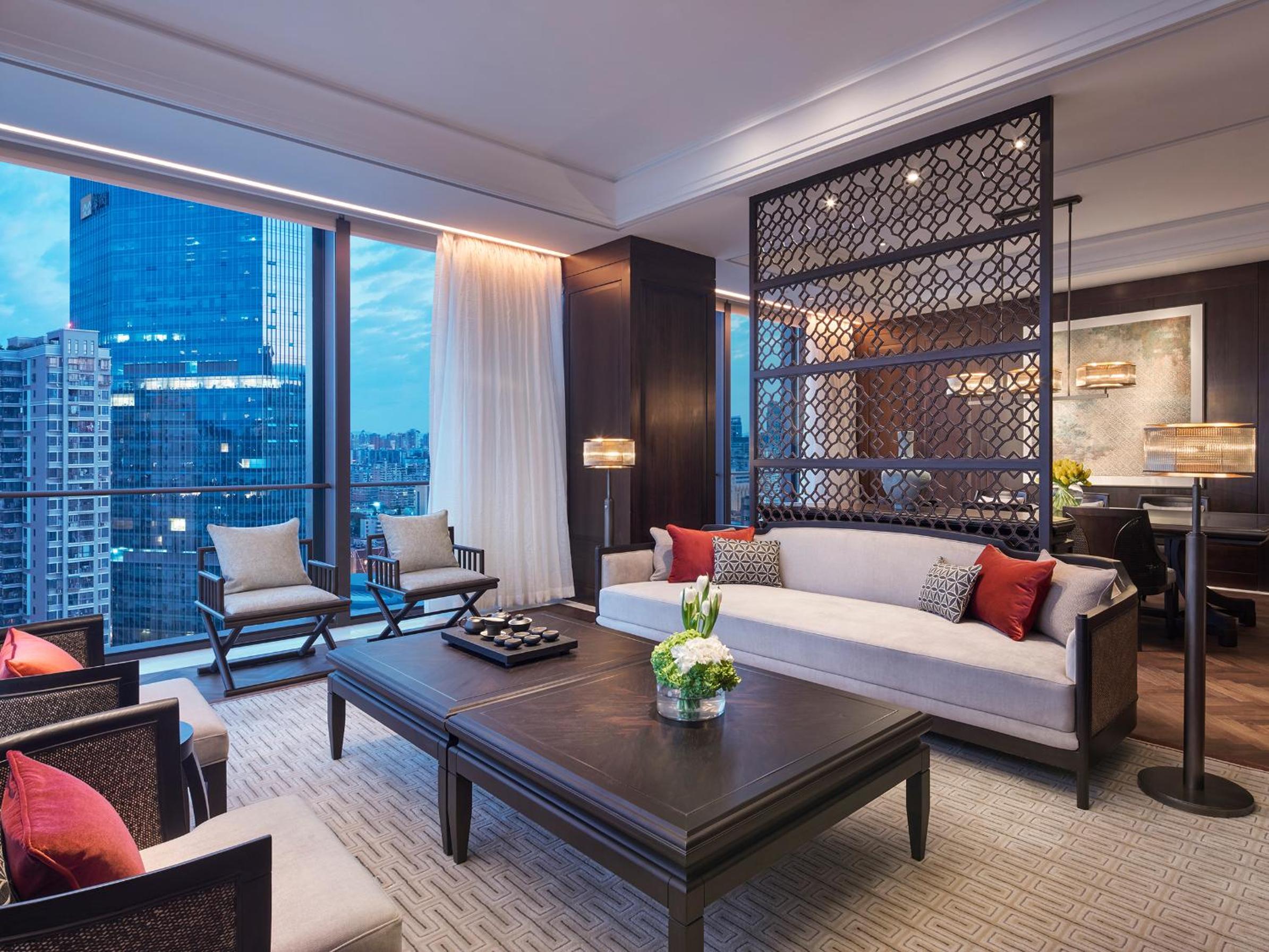 Executive Suite - Photo 1