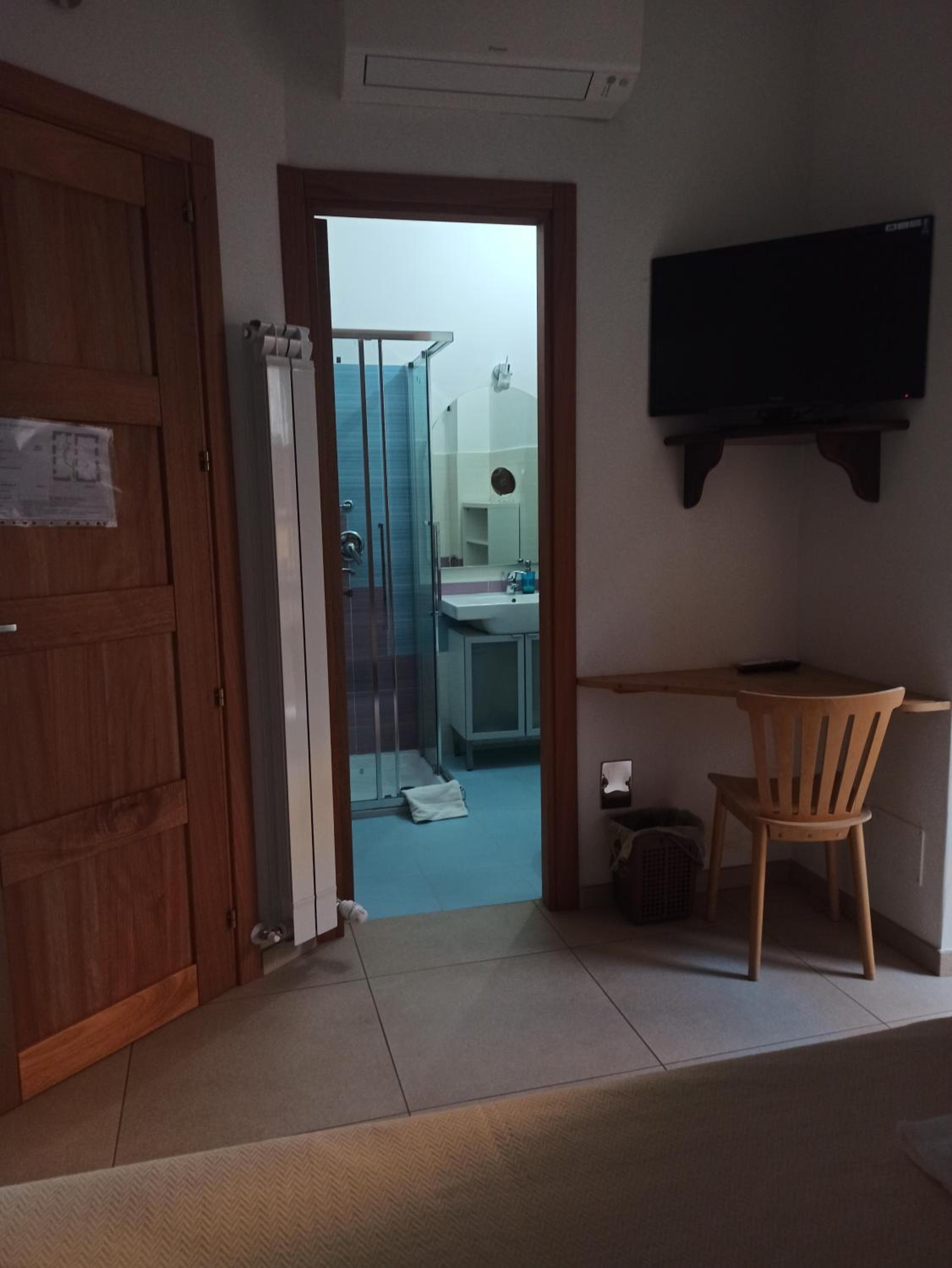 Single Room with Balcony photo 3