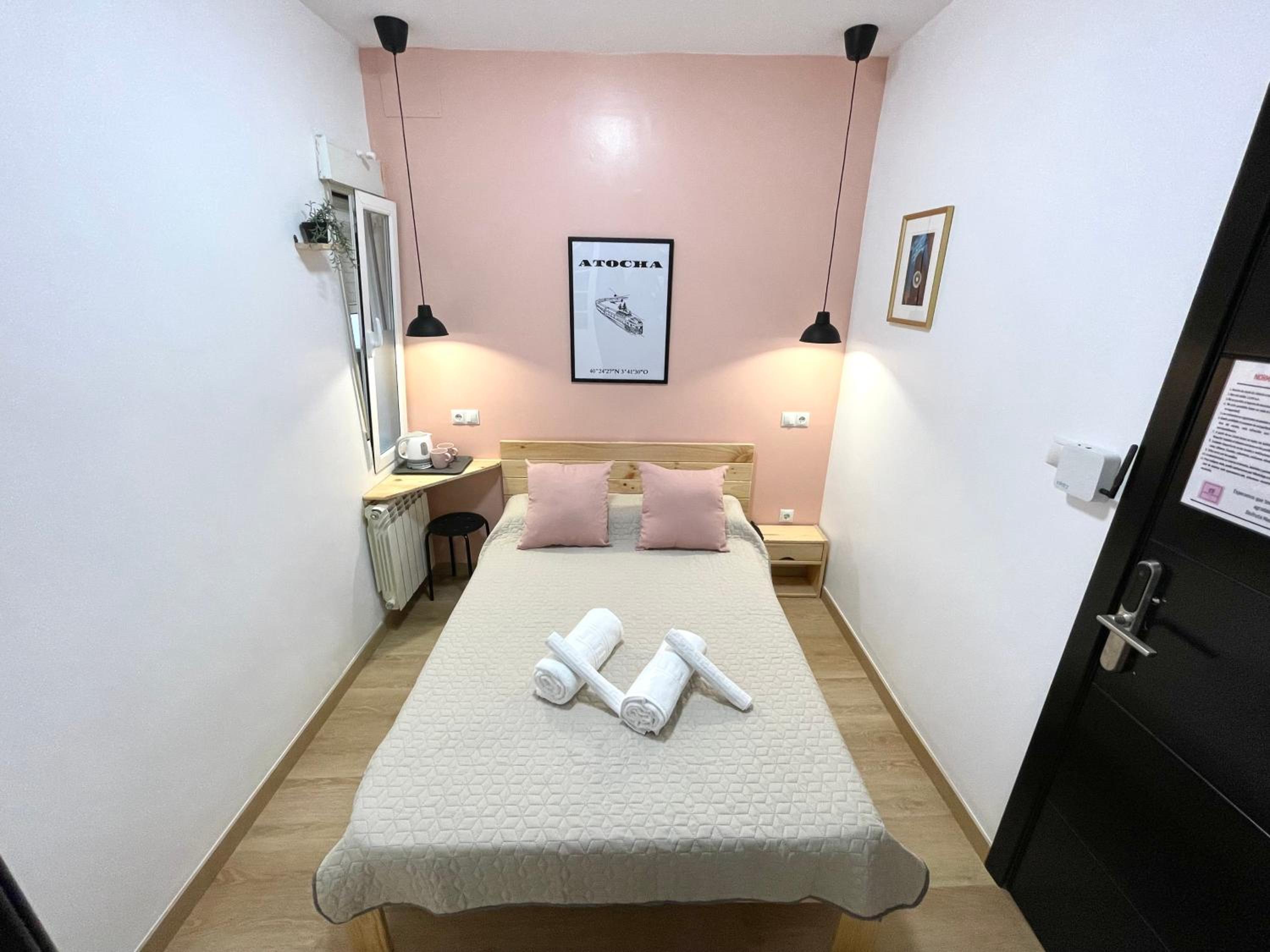 Small Double Room - Photo 6