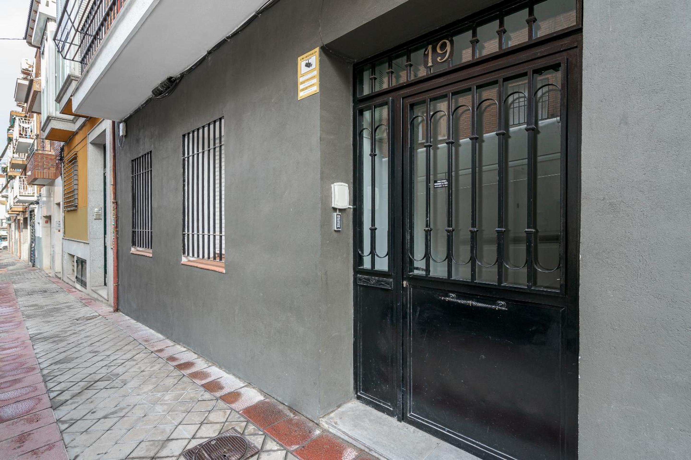 Three-Bedroom Apartment (8 Adults) - Photo 4