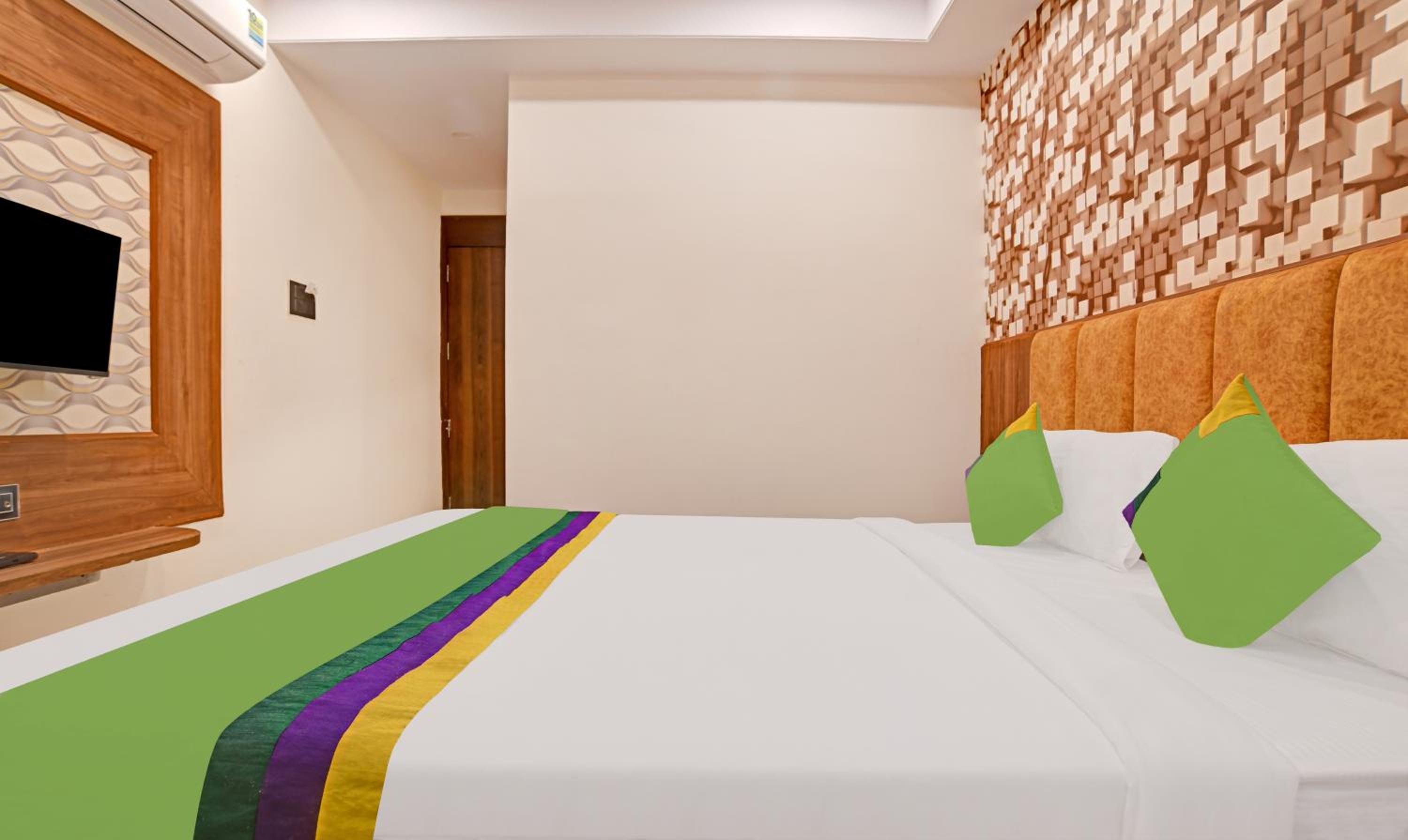 Economy Double Room - Photo 10