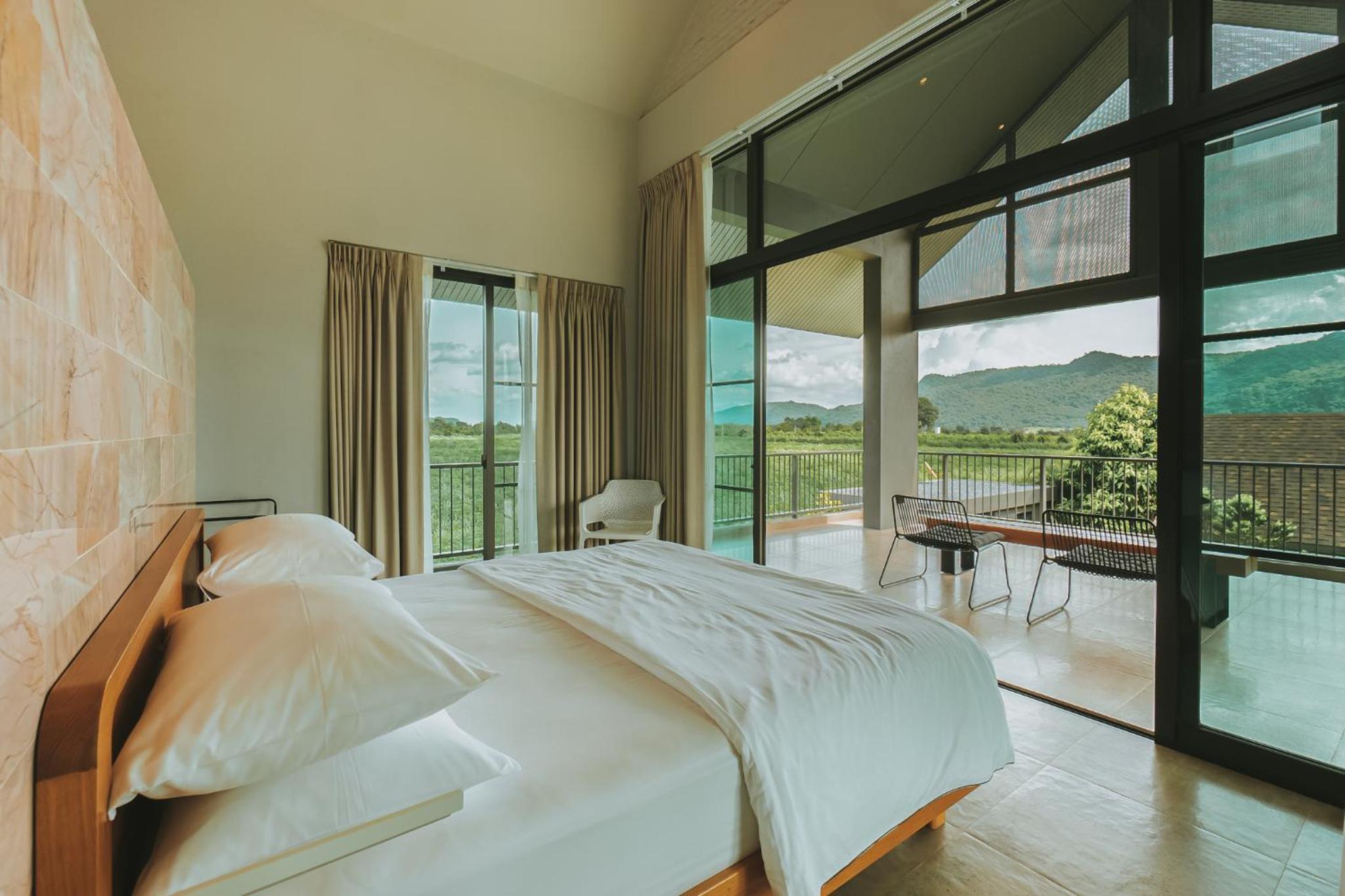 Three-Bedroom Villa - Photo 11