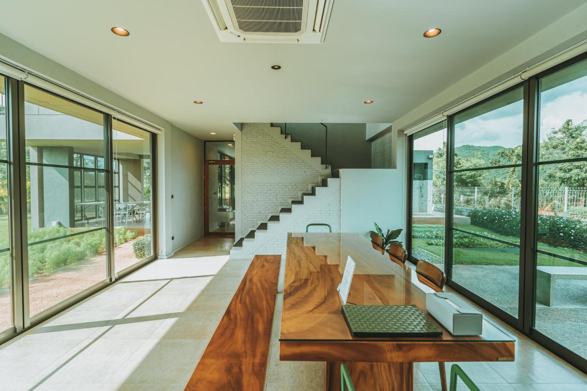 Three-Bedroom Villa - Photo 9