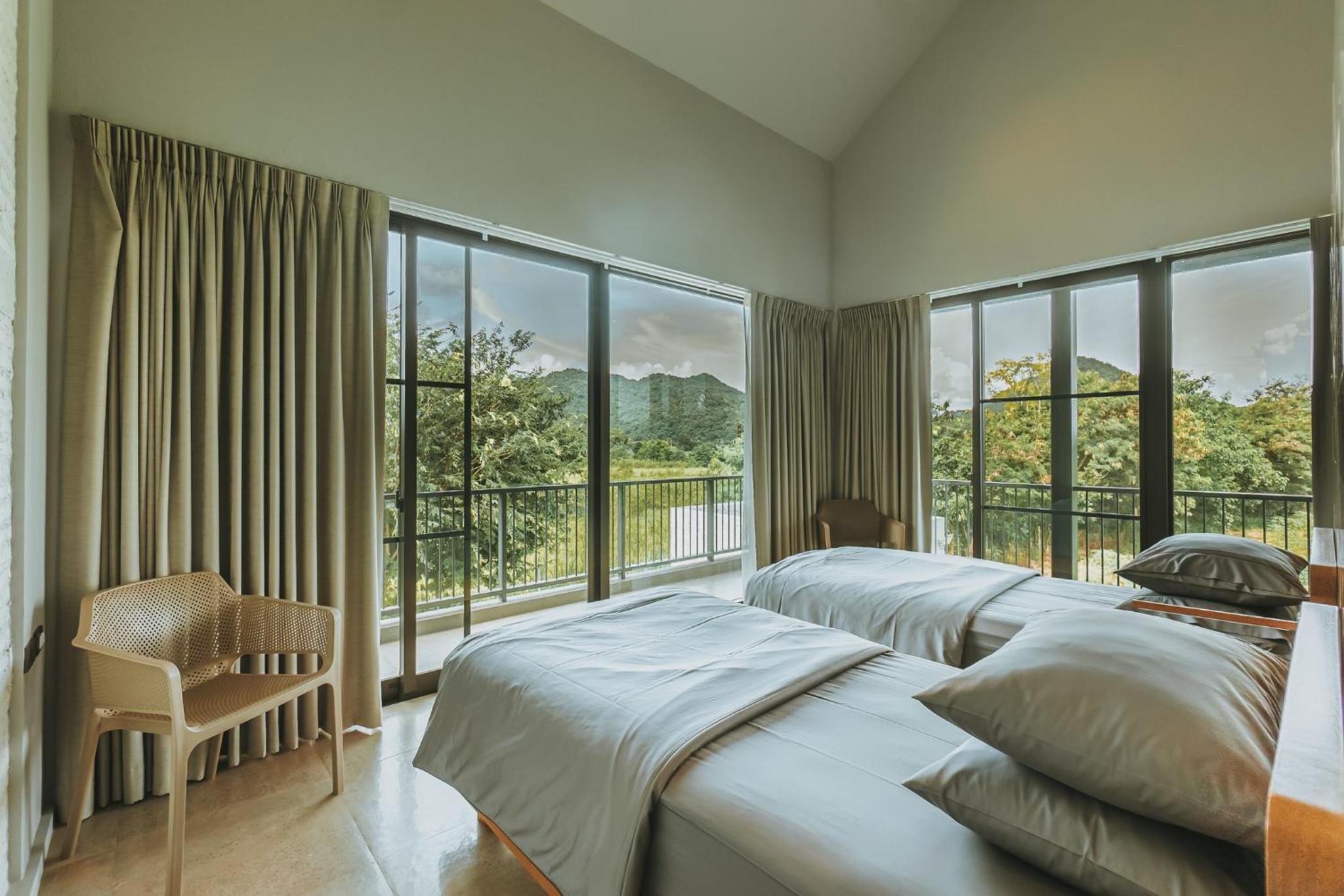 Three-Bedroom Villa - Photo 6