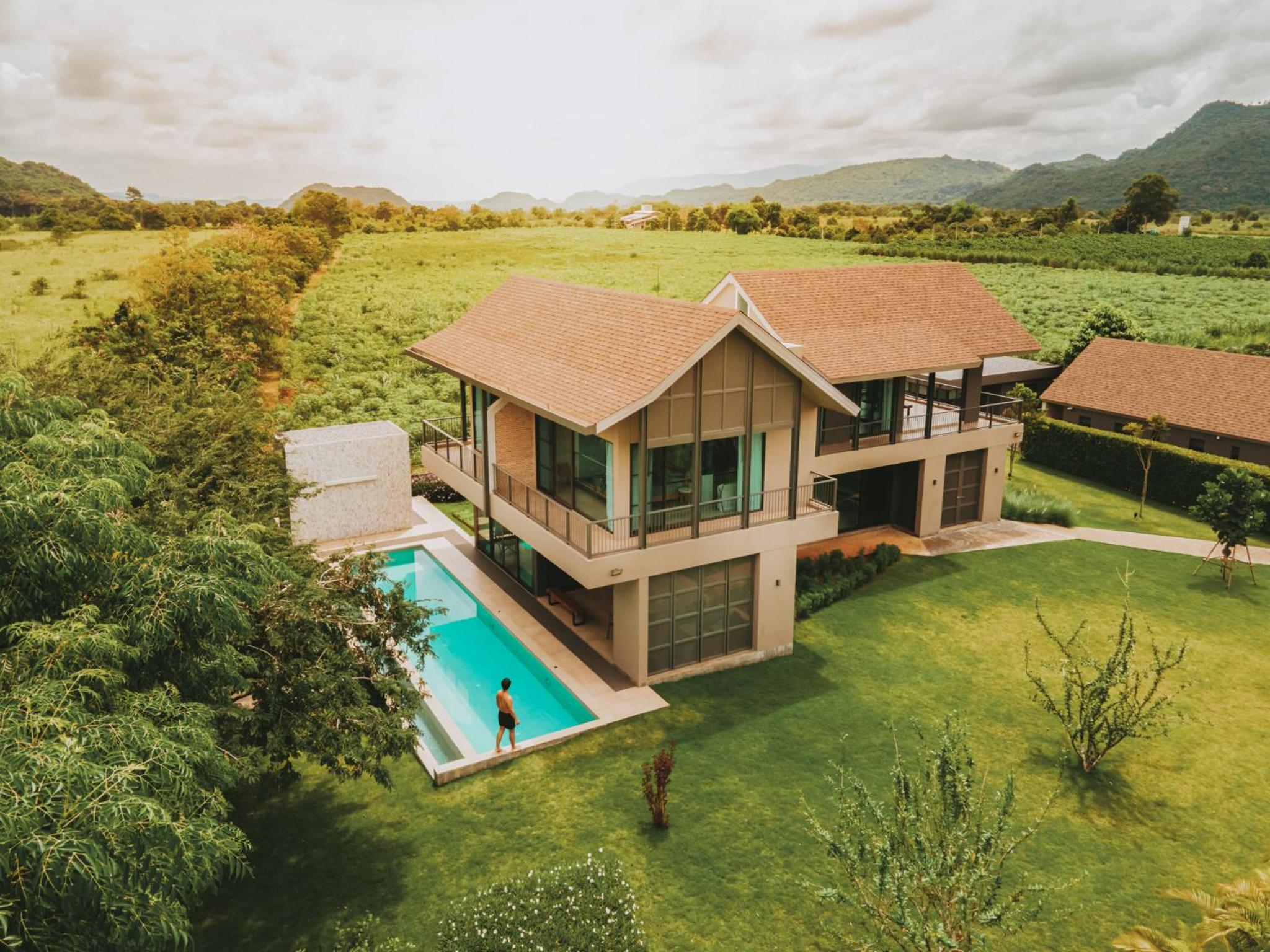 Three-Bedroom Villa - Photo 23