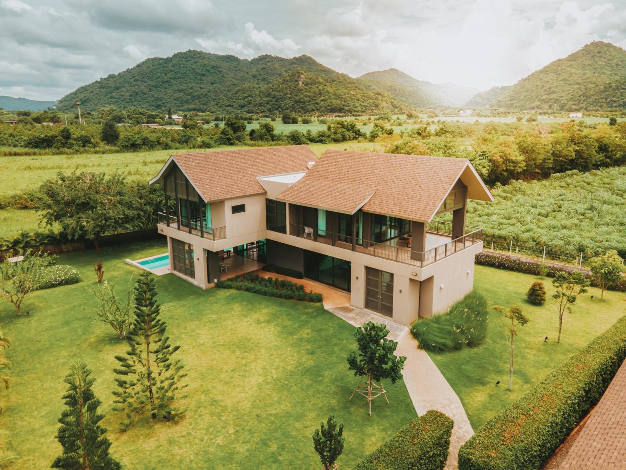 Three-Bedroom Villa - Photo 22