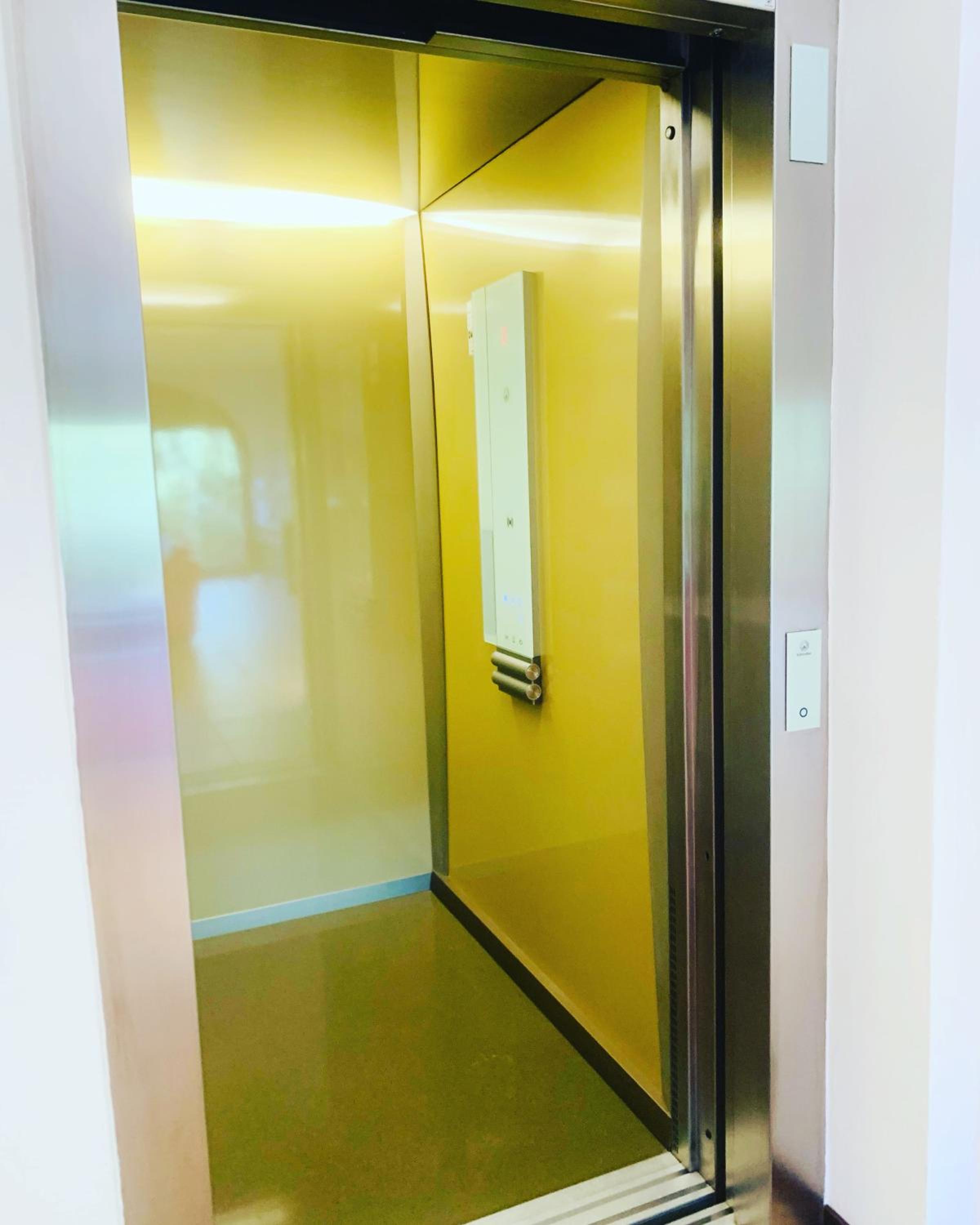 Double or Twin Room with Balcony - Photo 19