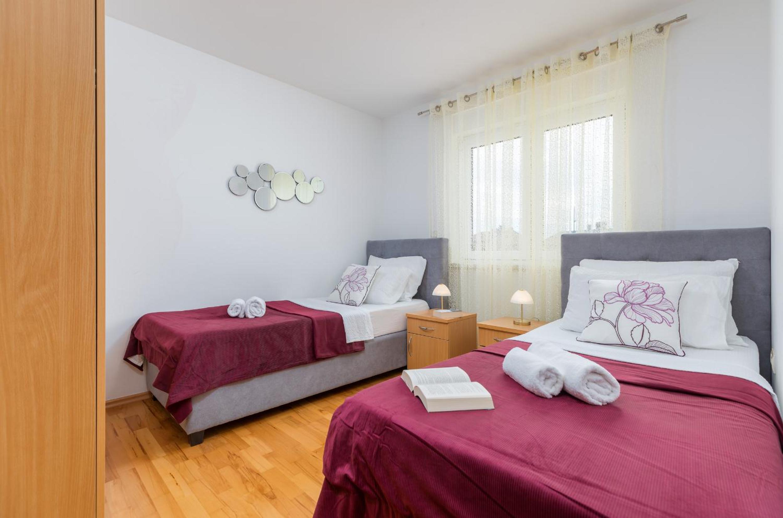 Apartment with Terrace - Photo 12