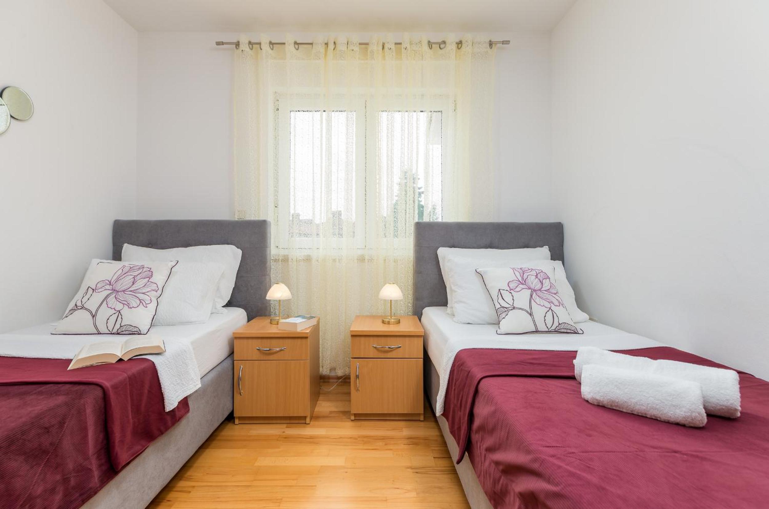 Apartment with Terrace - Photo 11