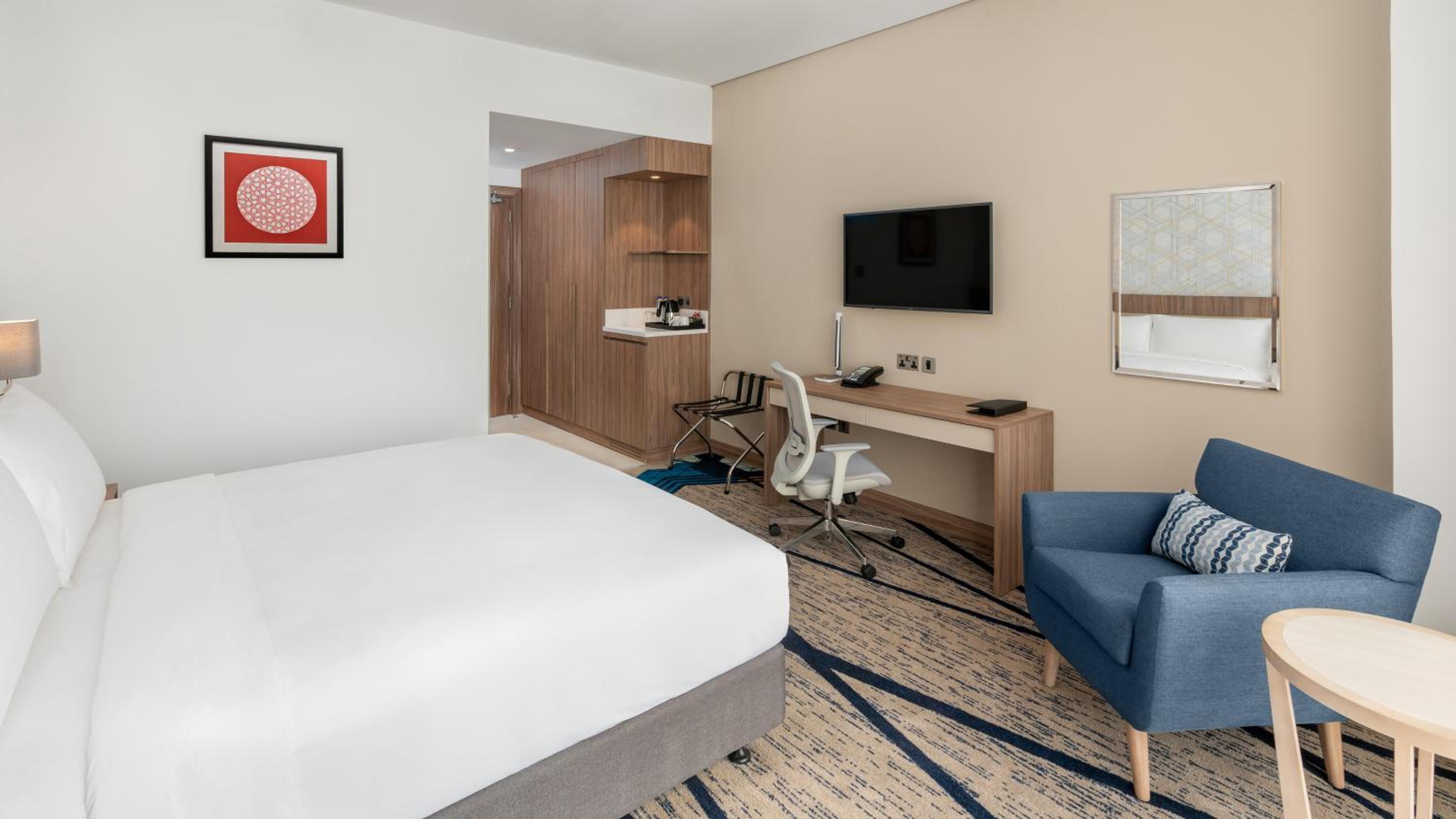Standard King Room - Photo 5