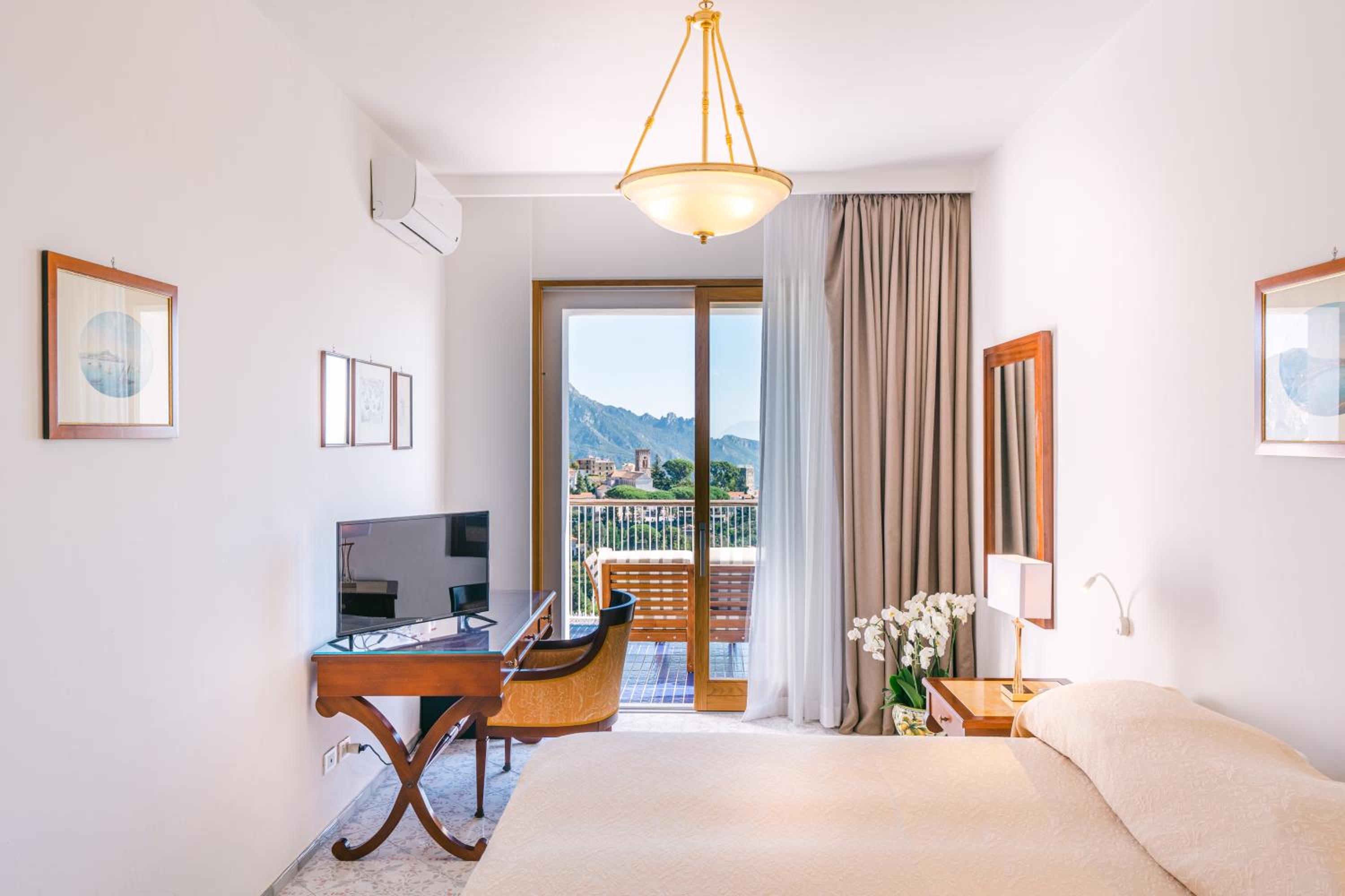 Deluxe Double or Twin Room with Sea View photo 2