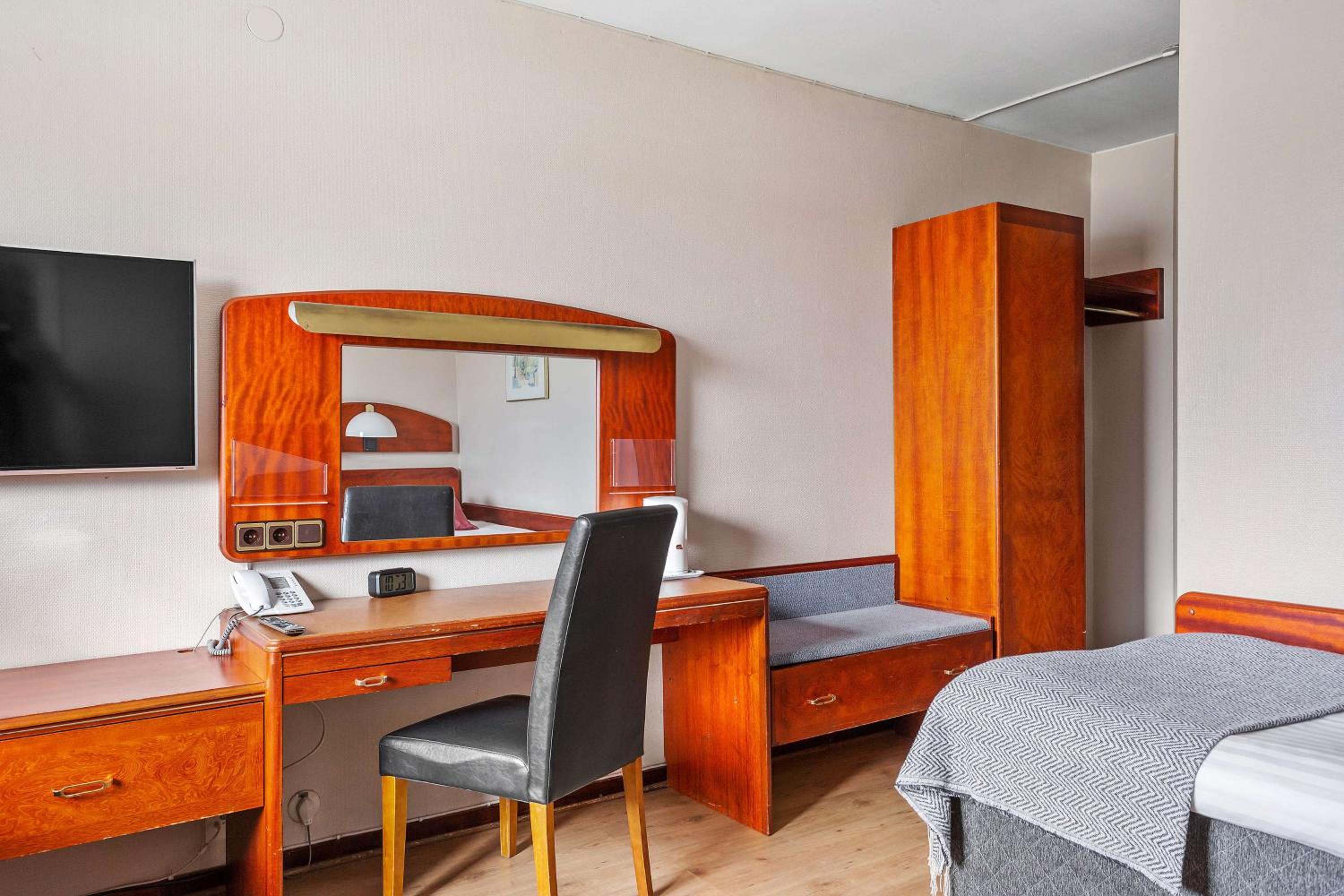 Standard Single Room - Photo 2