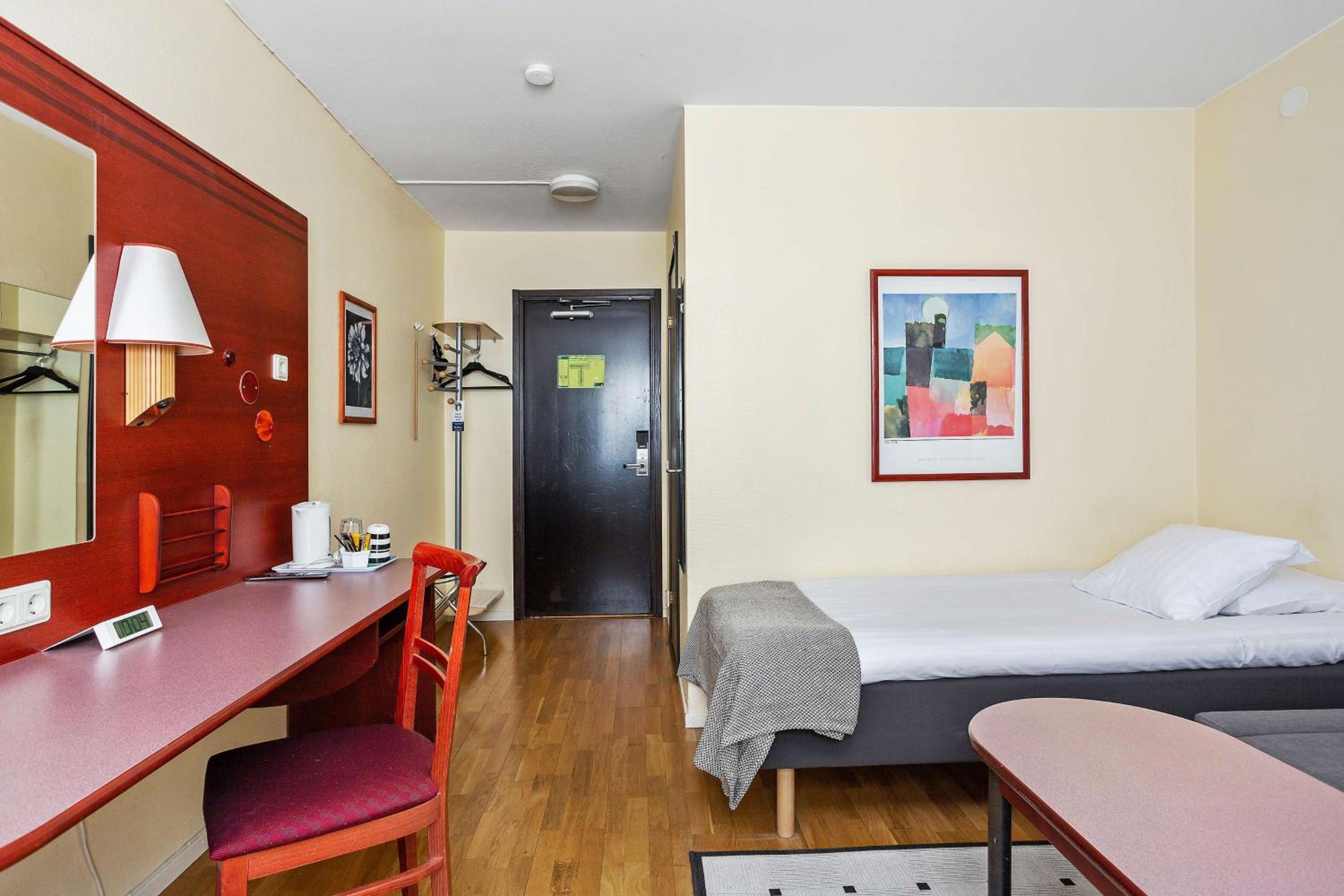Single Room with Sofa Bed - Non-Smoking - Photo 5