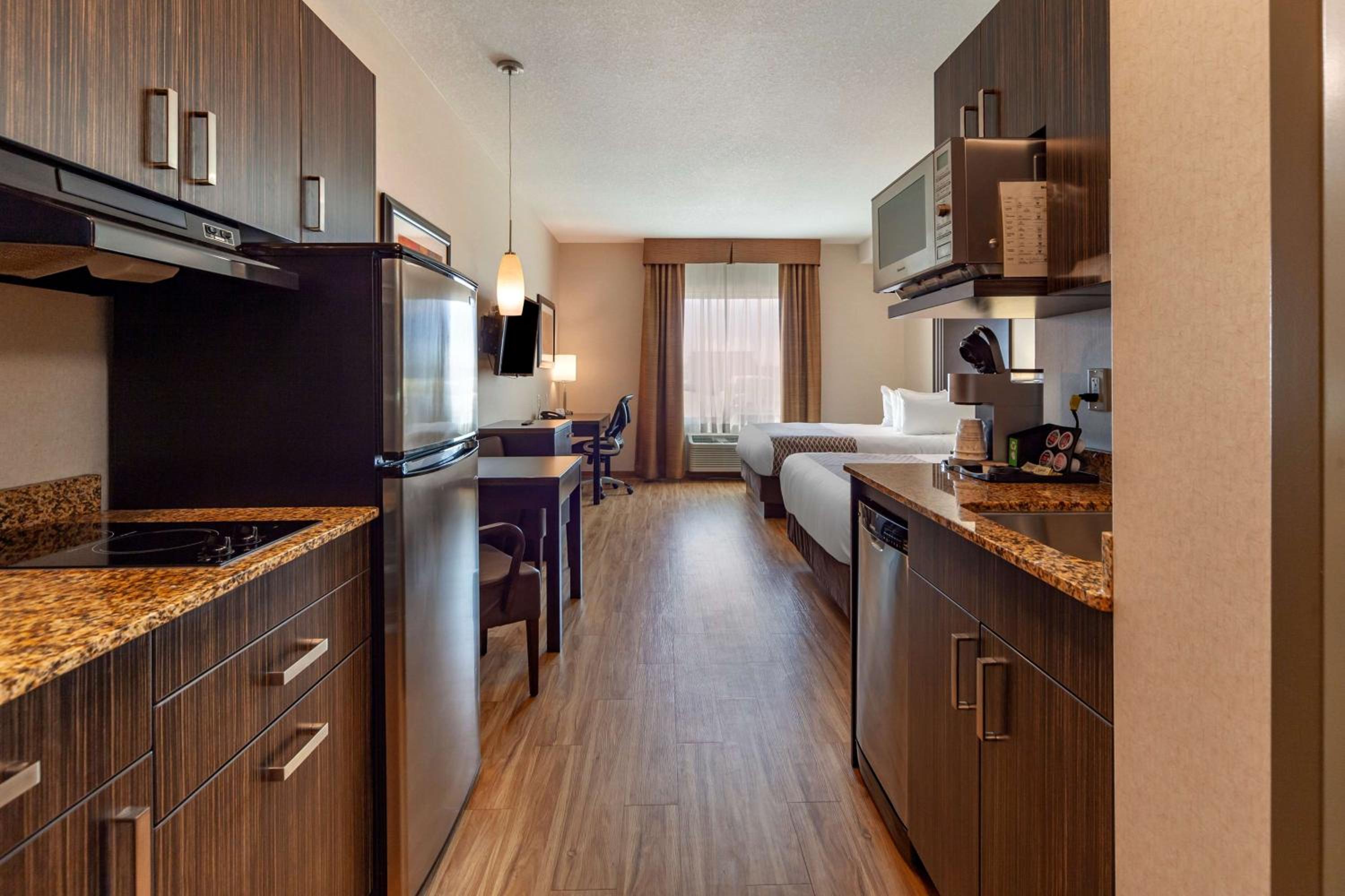 Queen Room with Two Queen Beds and Kitchenette - Walk-In Shower/Pet Friendly/Non-Smoking photo 1