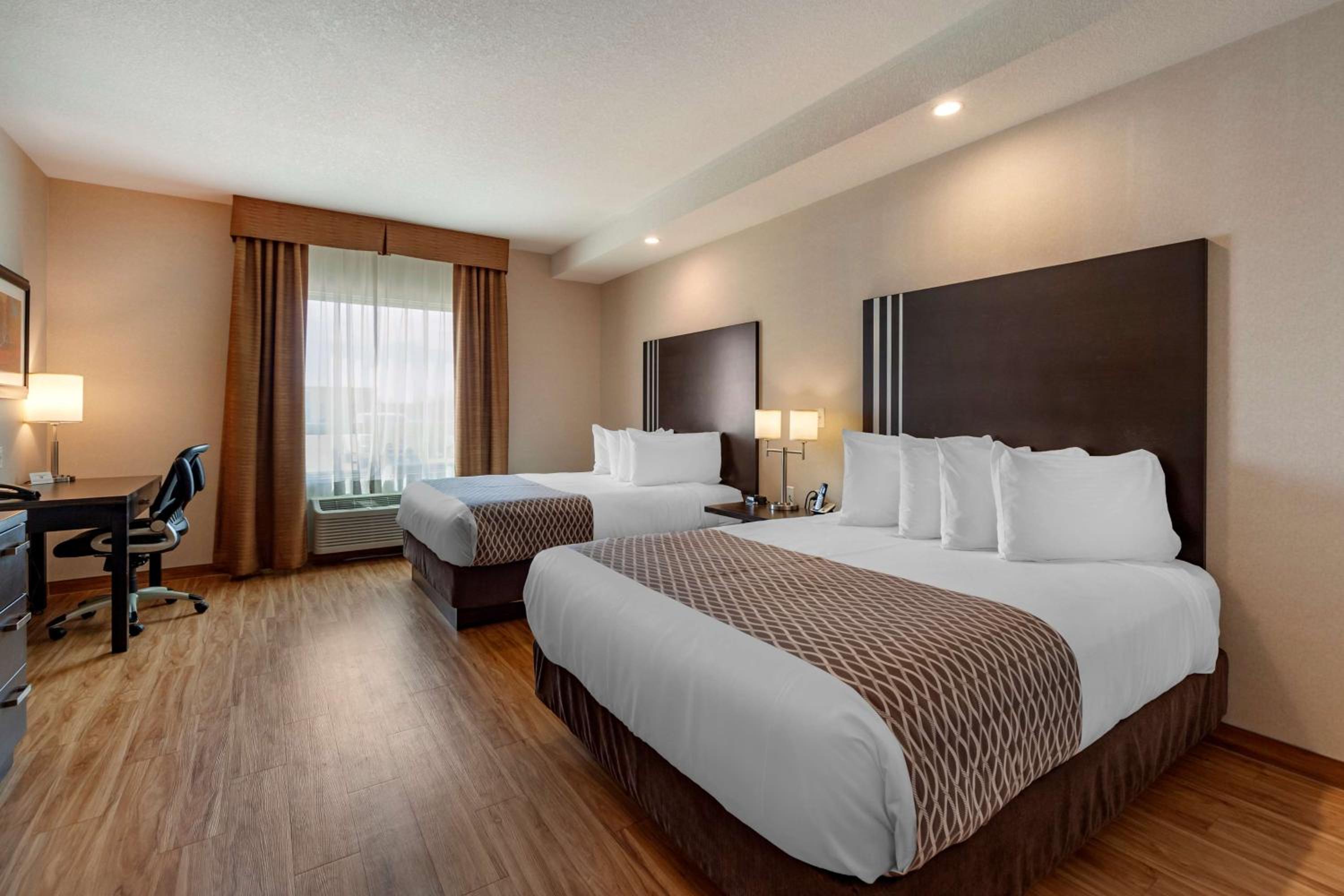 Queen Room with Two Queen Beds and Kitchenette - Walk-In Shower/Pet Friendly/Non-Smoking photo 2