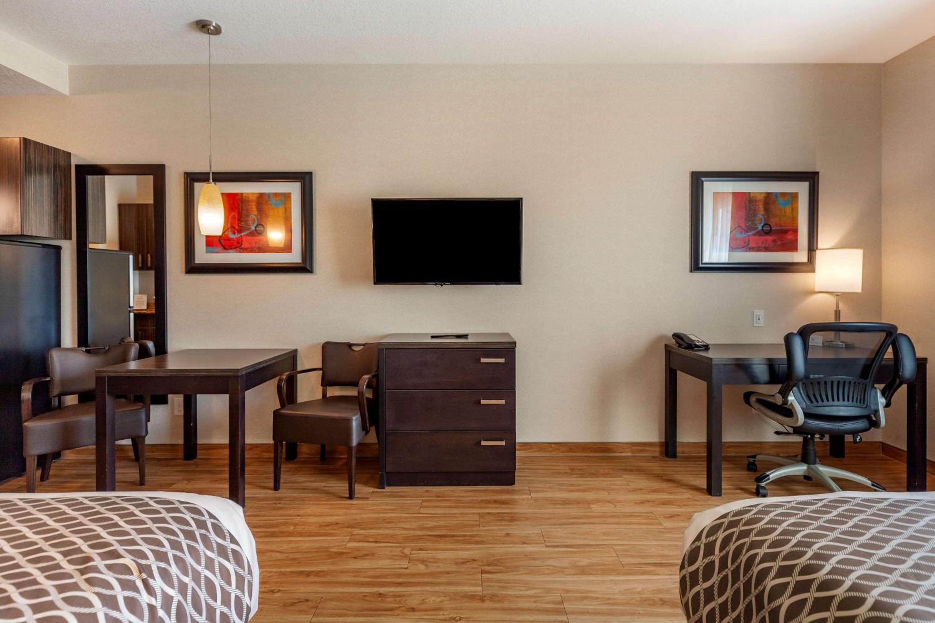 Queen Room with Two Queen Beds and Kitchenette - Walk-In Shower/Pet Friendly/Non-Smoking photo 3