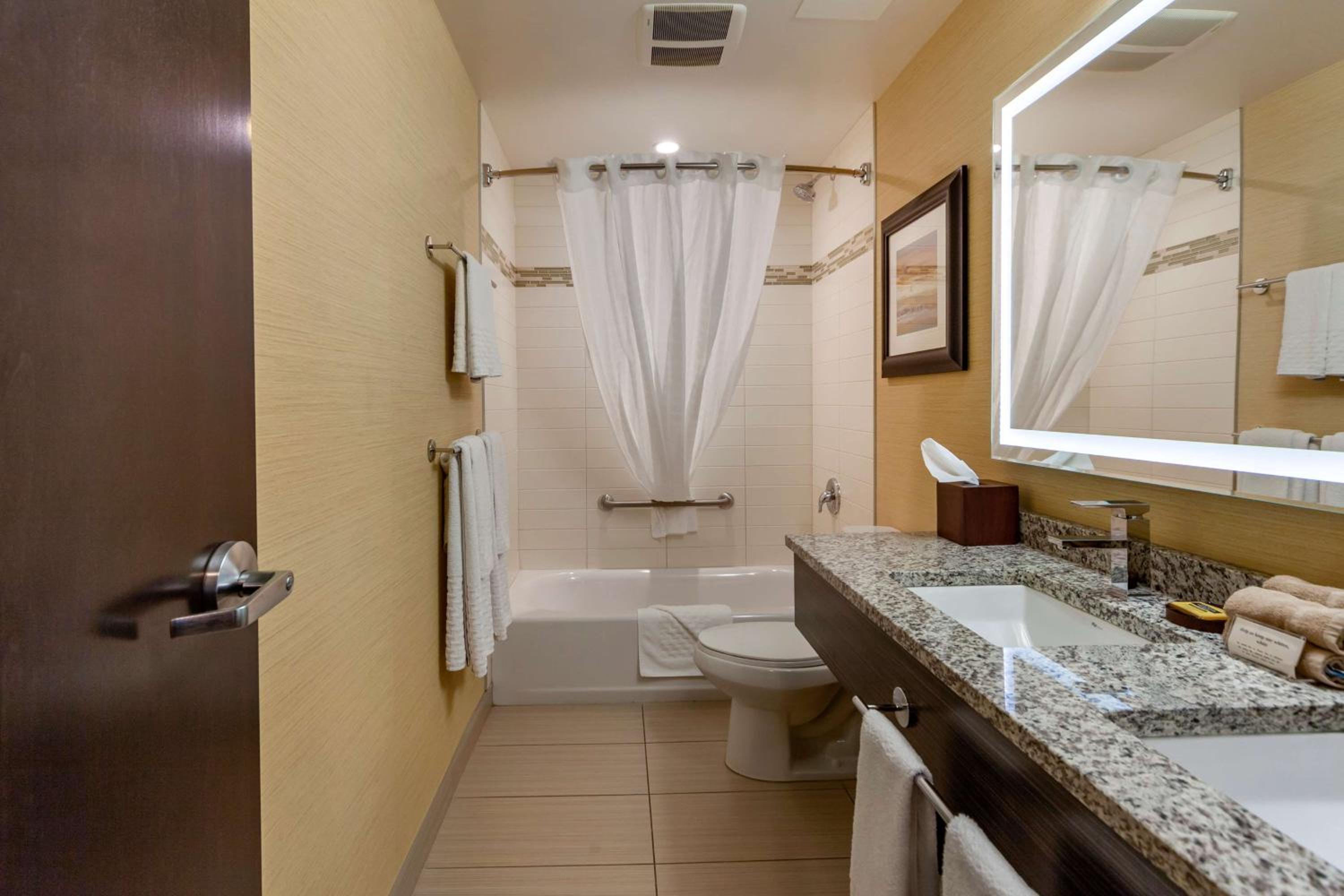 Queen Room with Two Queen Beds - Full Kitchen/Non-Smoking photo 1