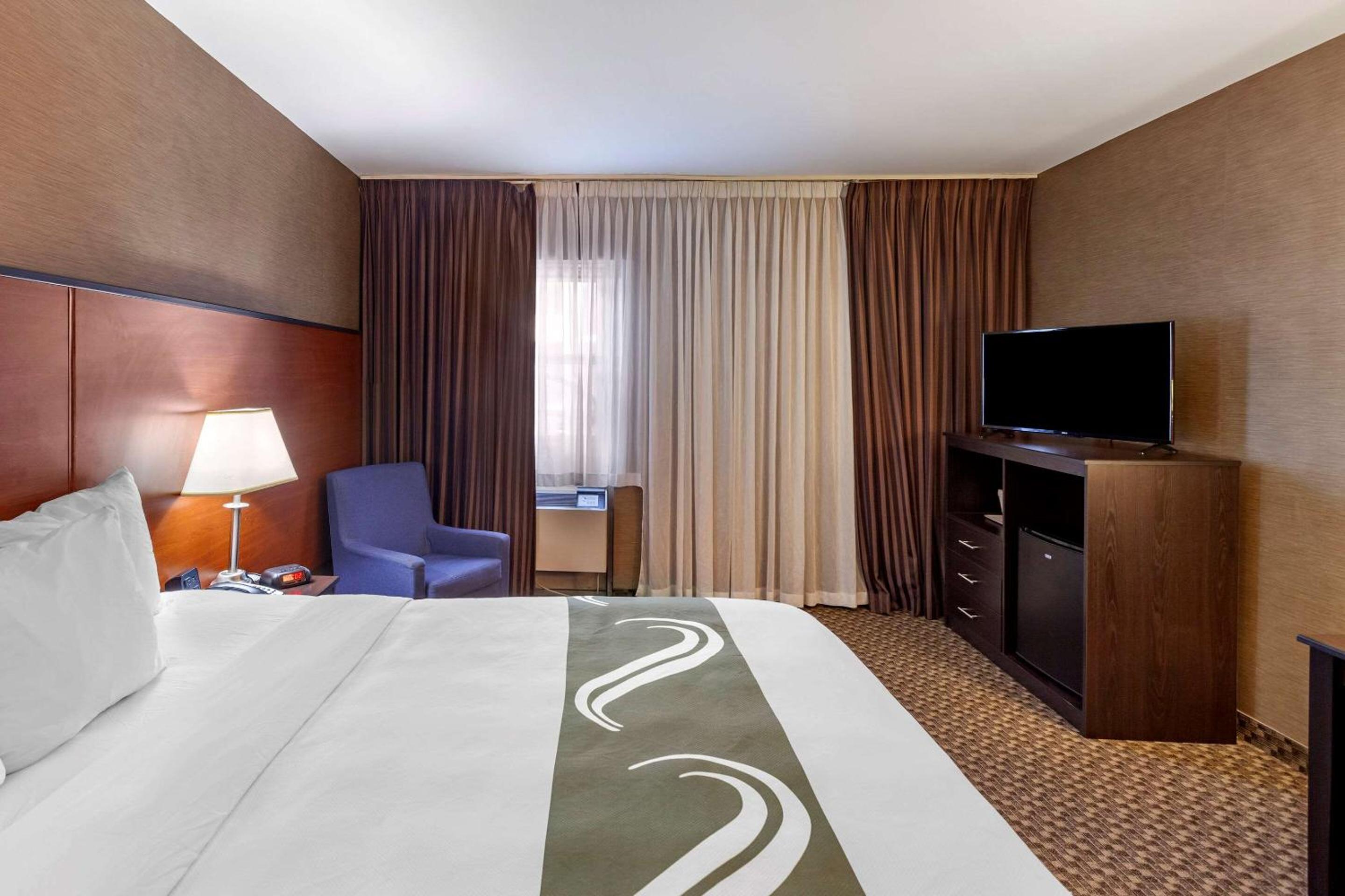 Business King Room - Photo 9